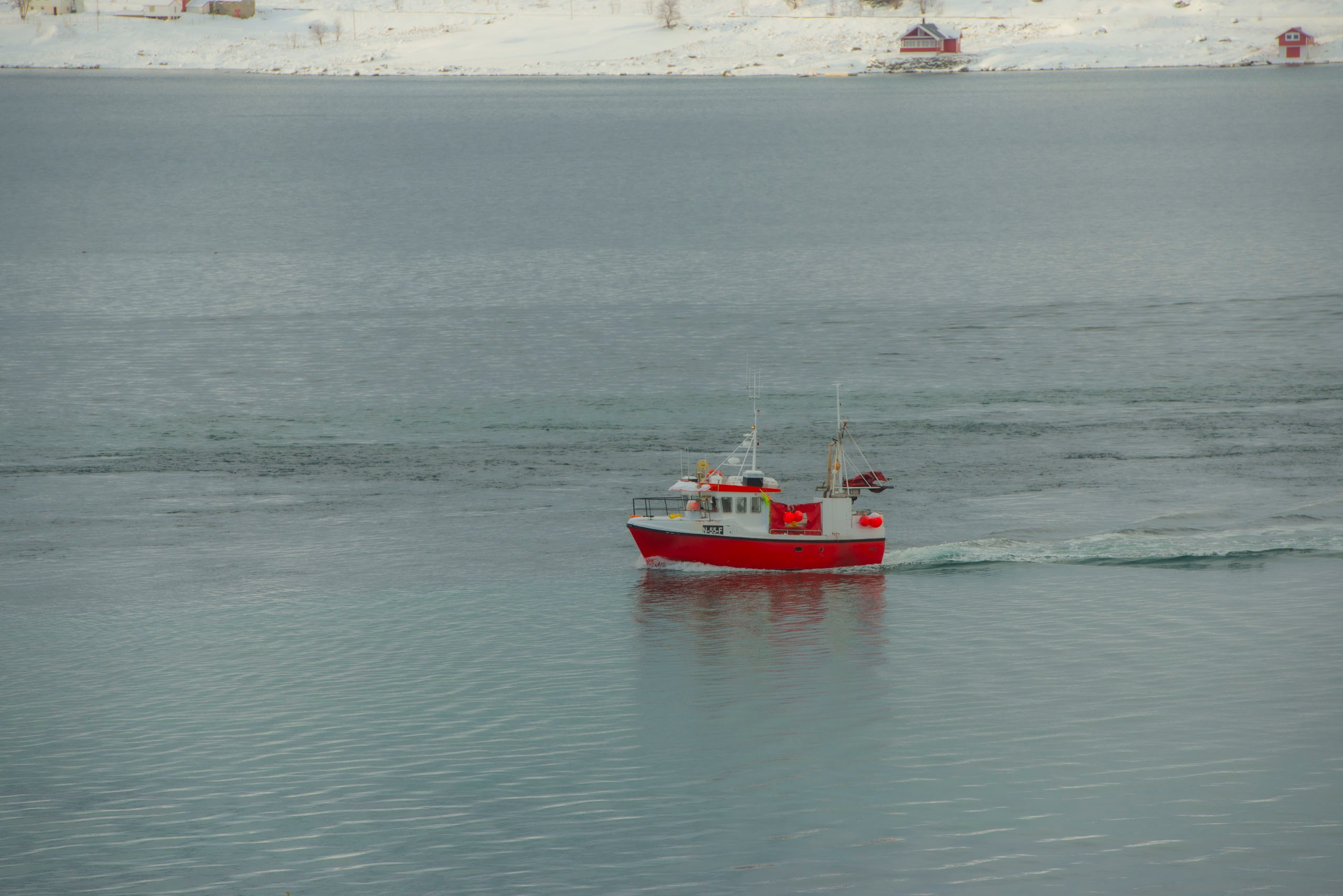 Fishermen boats in warm sunlight — традиционная атмосфера Lofoten fishing culture.
