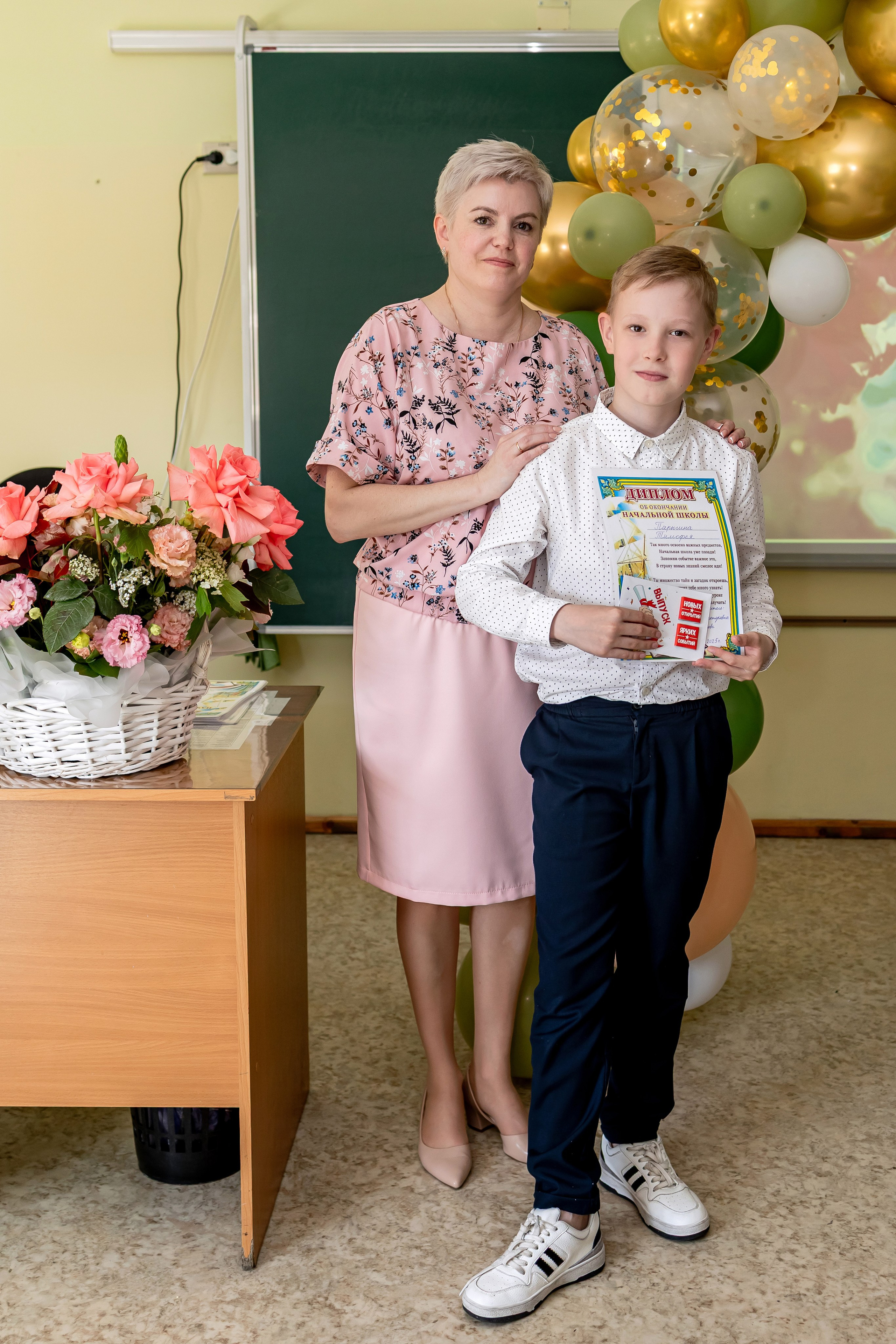 Выпускной в начальной школе в классе. Фотограф и видеограф Москва. Свадебный фотограф, видеограф. Выпускные альбомы. Оживающие альбомы