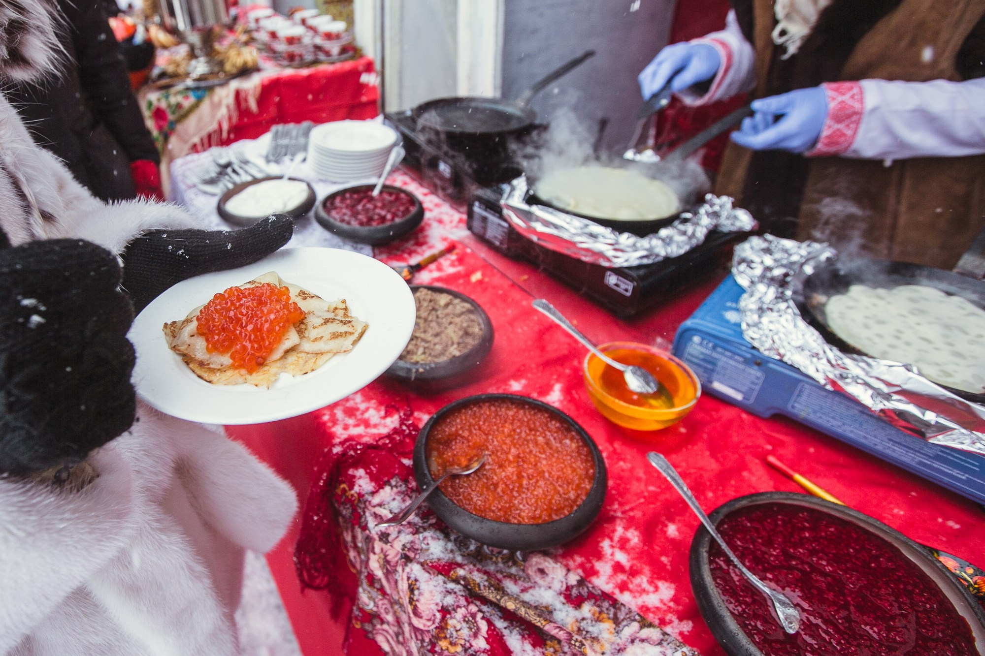 Зимняя свадьба в русских традициях. Семейный, портретный и свадебный фотограф в Санкт-Петербурге и Москве