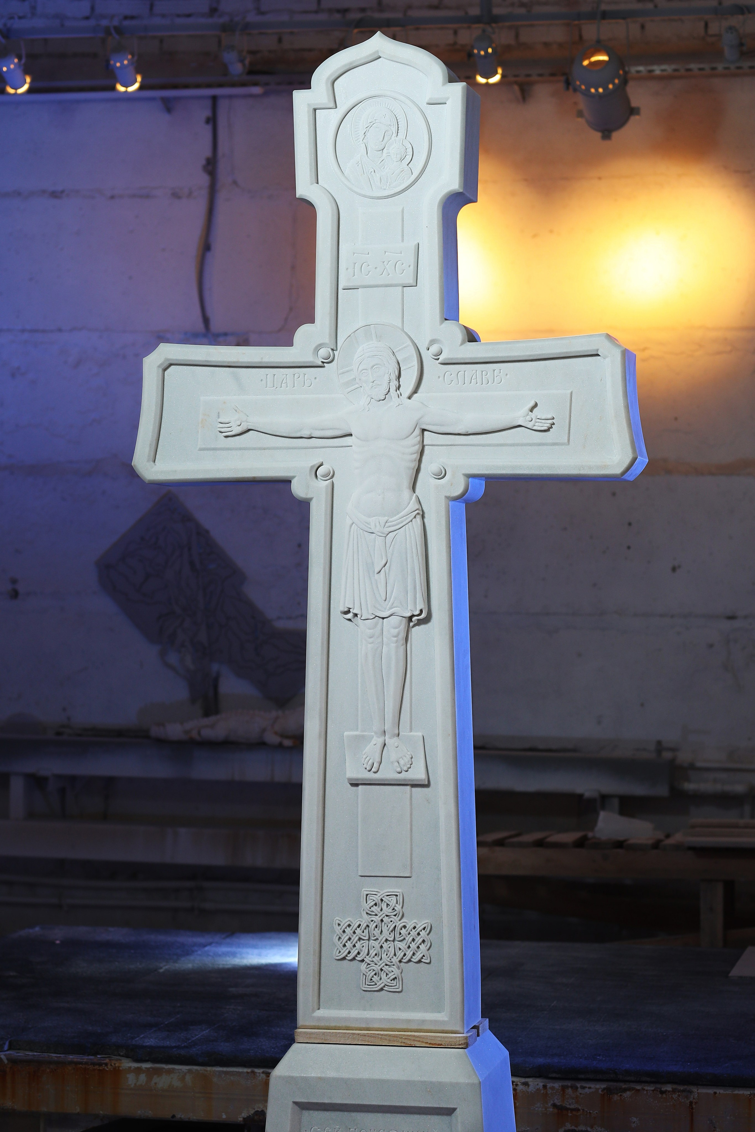 Изделия из мрамора. Изготовления креста из натурального камня.