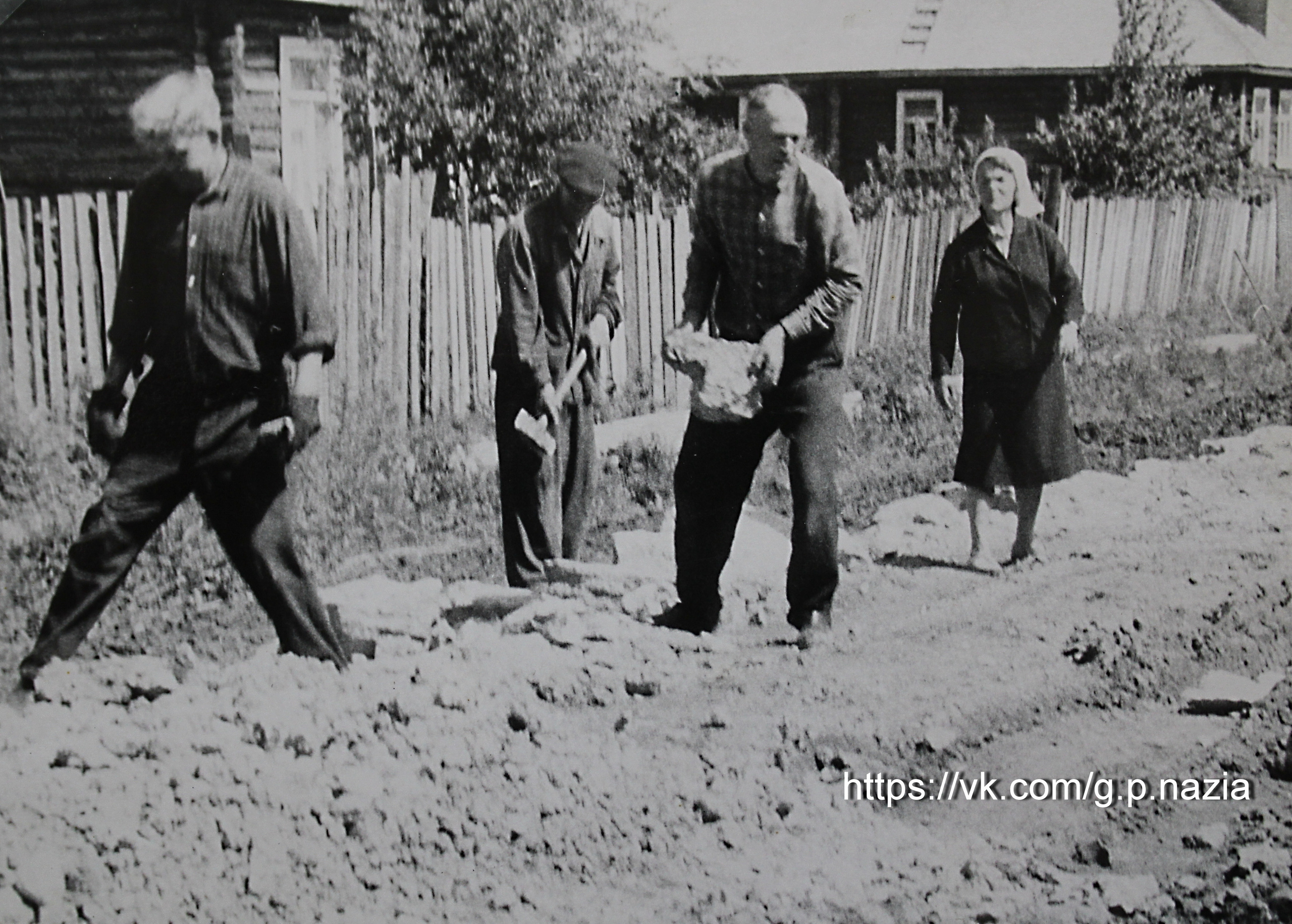 Ремонт дороги. 1968 г. История Назиевского городского поселения