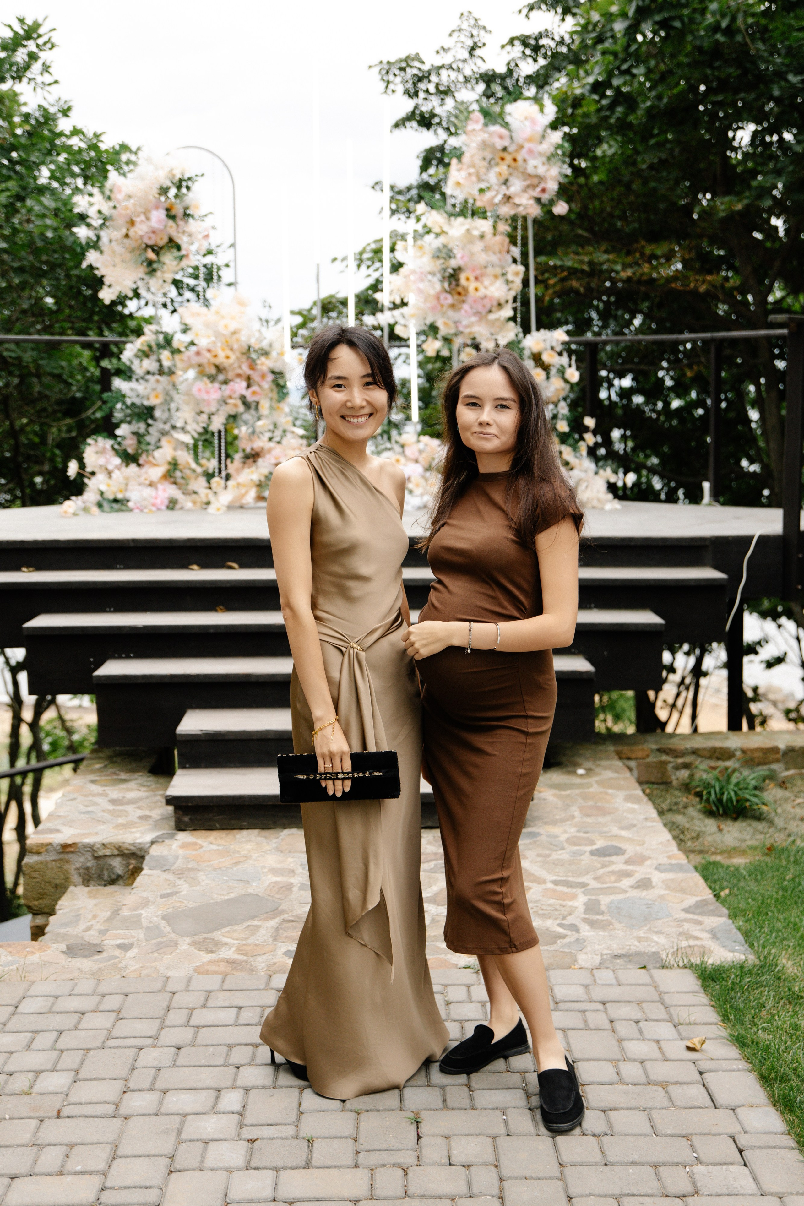 Я создаю профессиональные фотографии, которые сохраняют эмоции, детали и атмосферу вашего праздника. Свадебный фотограф во Владивостоке