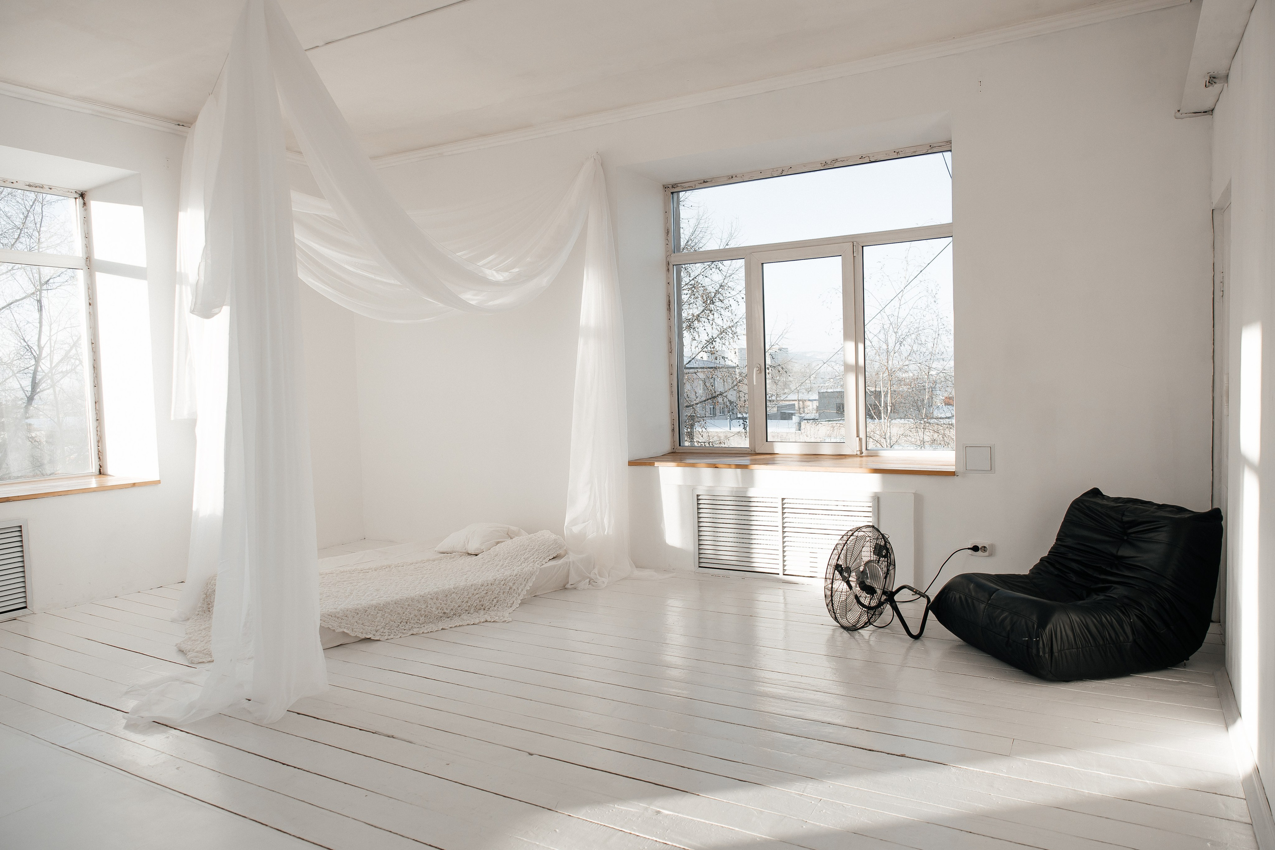 Малый белый зал. Фотостудия 220 — первая в Чите фотостудия, предназначенная для работы