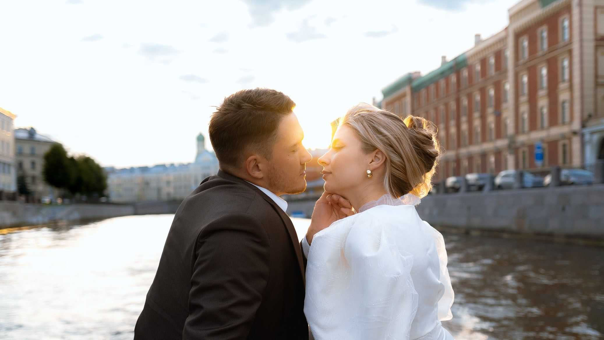 Алёна и Дима — катер и утро в отеле Трезини. Свадебный фотограф Дмитрий Родионов — Санкт-Петербург и Ленинградская область