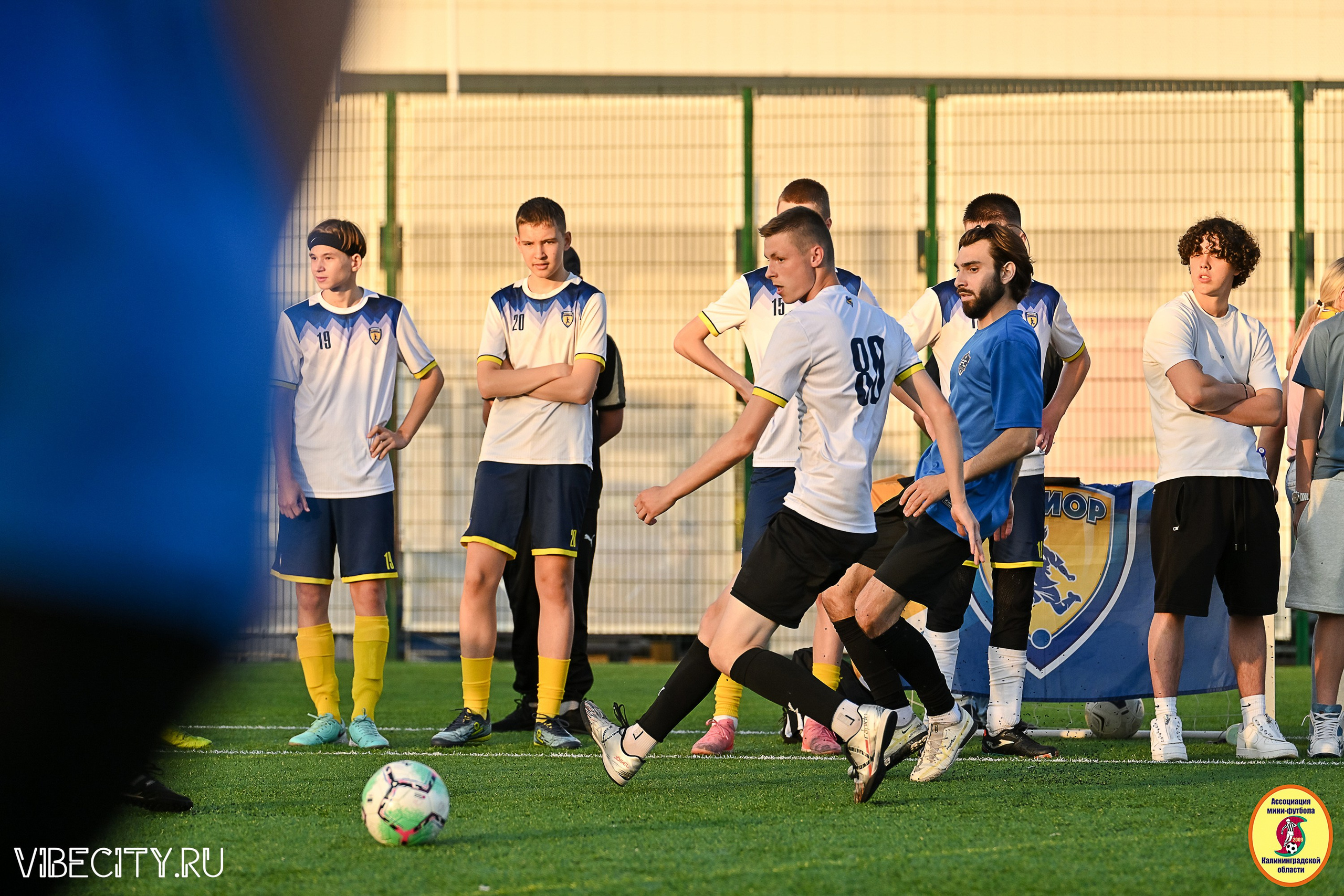 ИГРЫ МИНИ-ФУТБОЛЬНОЙ И КОРПОРАТИВНОЙ ЛИГИ. VIBECITY.RU Вайб Сити Ру Фоторепортажи Фотоотчеты Калининград