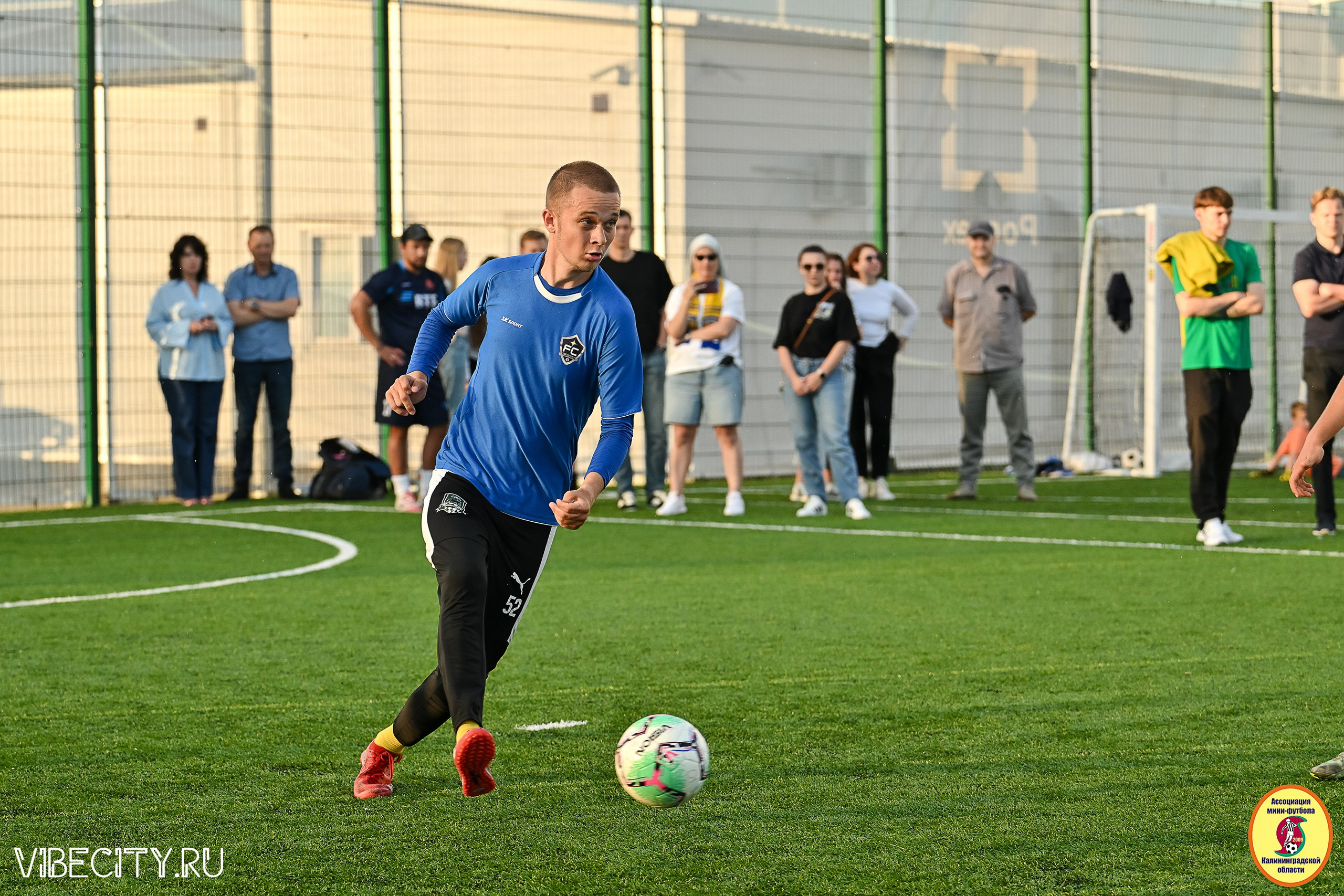 ИГРЫ МИНИ-ФУТБОЛЬНОЙ И КОРПОРАТИВНОЙ ЛИГИ. VIBECITY.RU Вайб Сити Ру Фоторепортажи Фотоотчеты Калининград