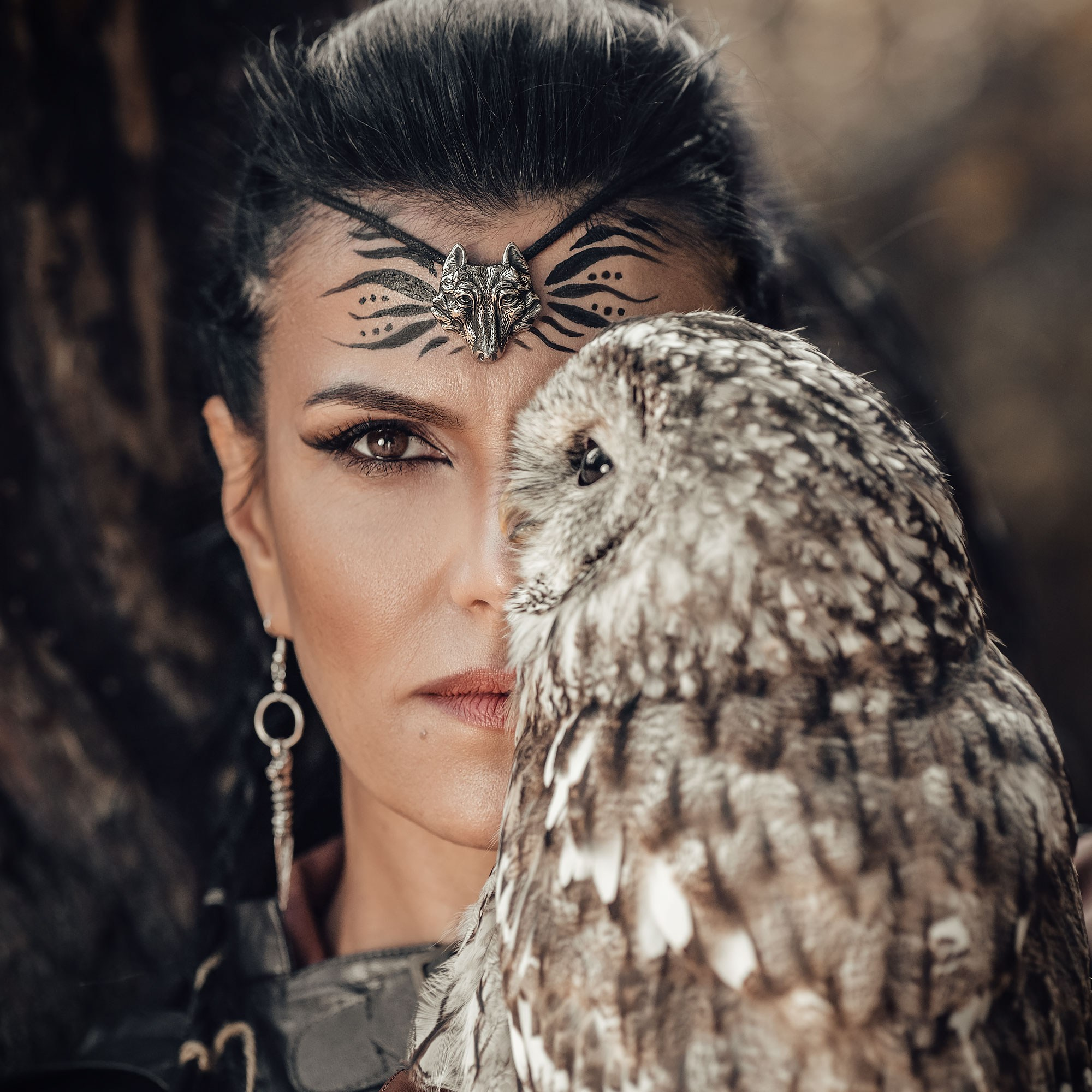 Фото арт портрет крупный план девушка с совой