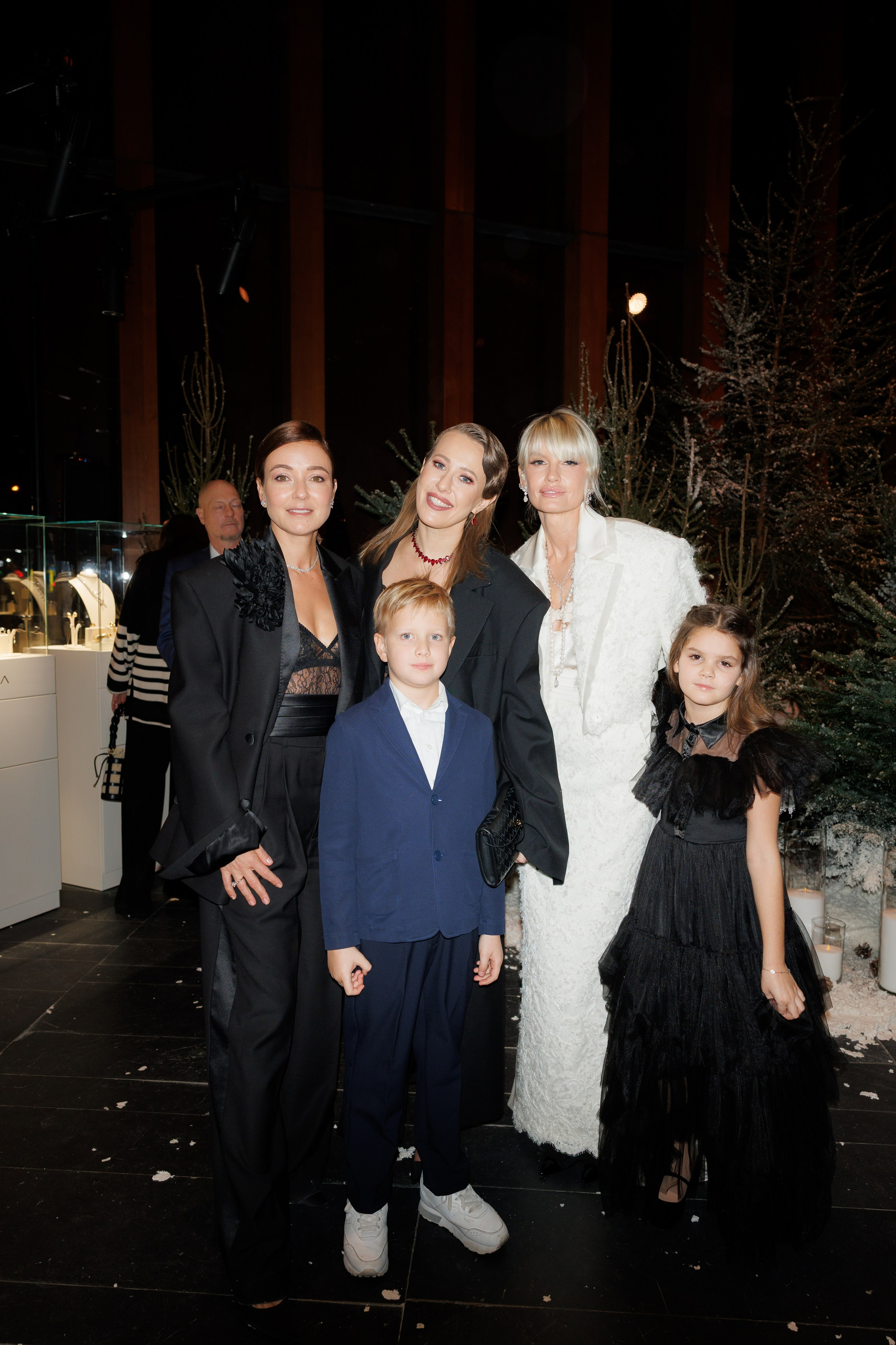 «Снежный Бал» Яны Раскаваловой. «Птичка на проводе»: информационный портал в Москве