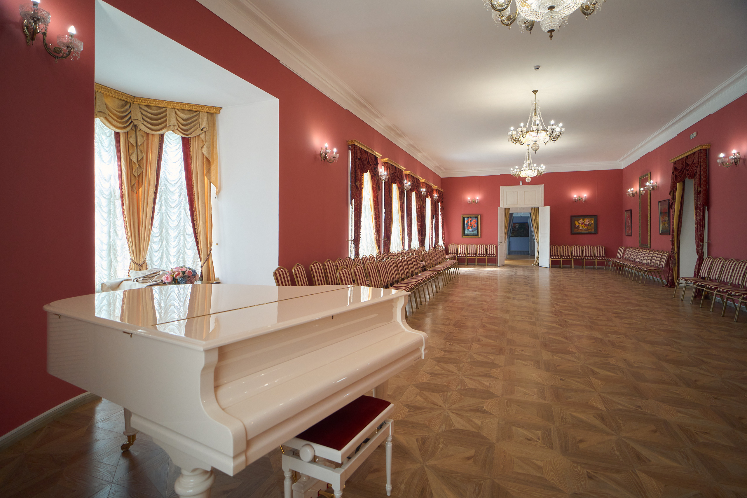 Бальный зал гостиницы пожарских в Торжке