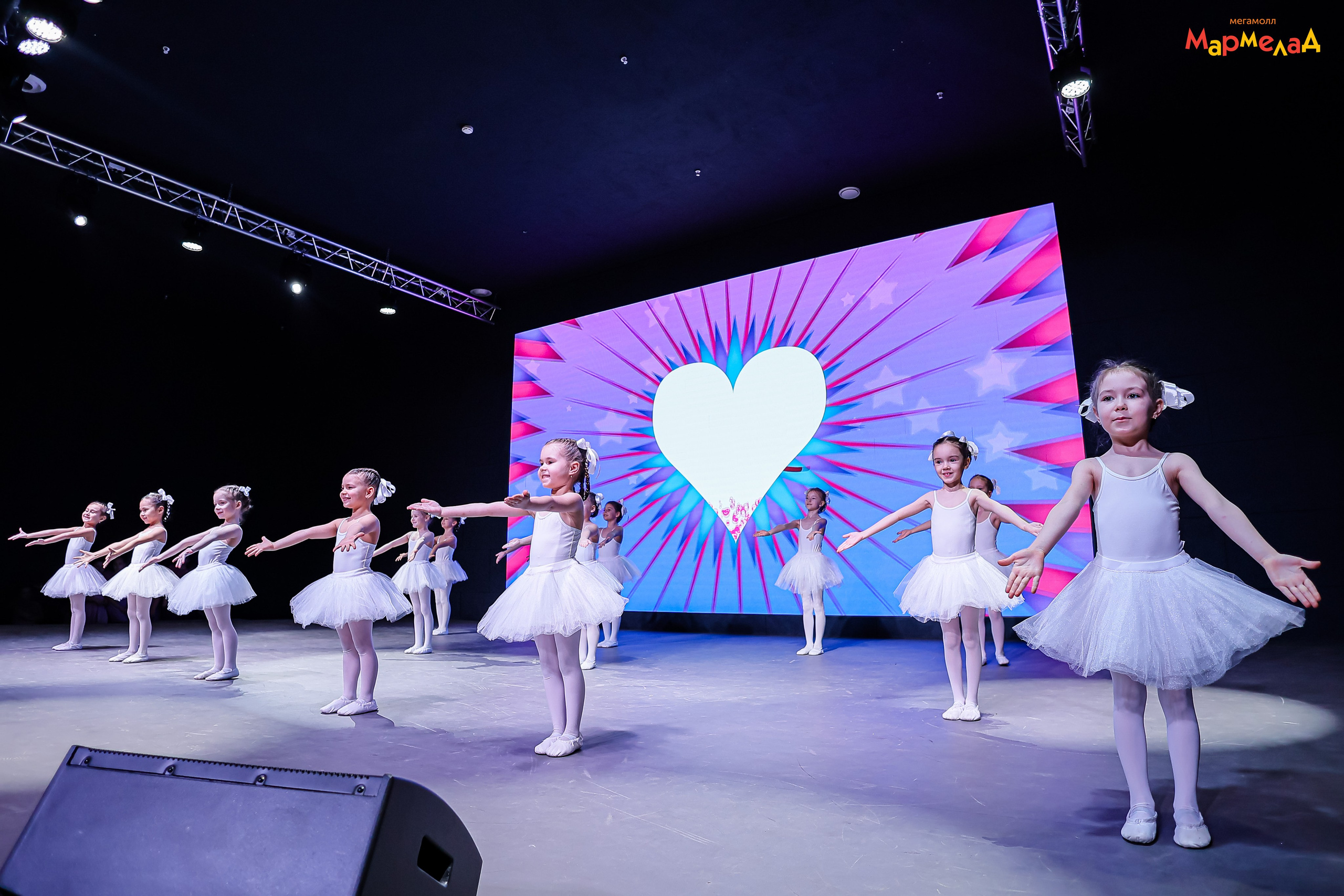 14.02 Любовь без границ в Мегамолл Мармелад. Команда специалистов в мире фотографии и видео. Детский фотограф, семейный фотограф