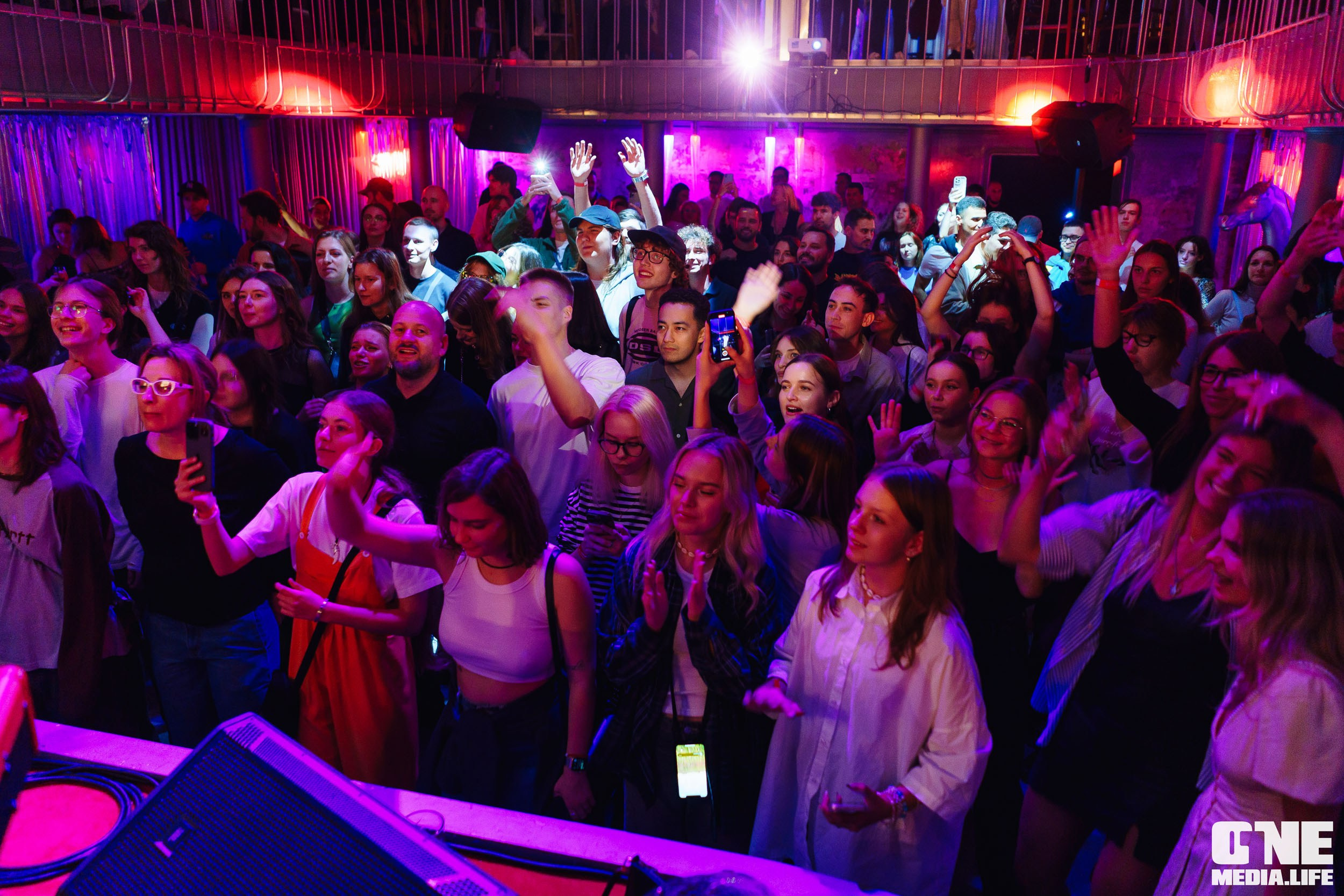 Фоторепортаж из клуба UNIVERSAL. One Media Life: фоторепортажи, фотоотчеты с мероприятий и заведений