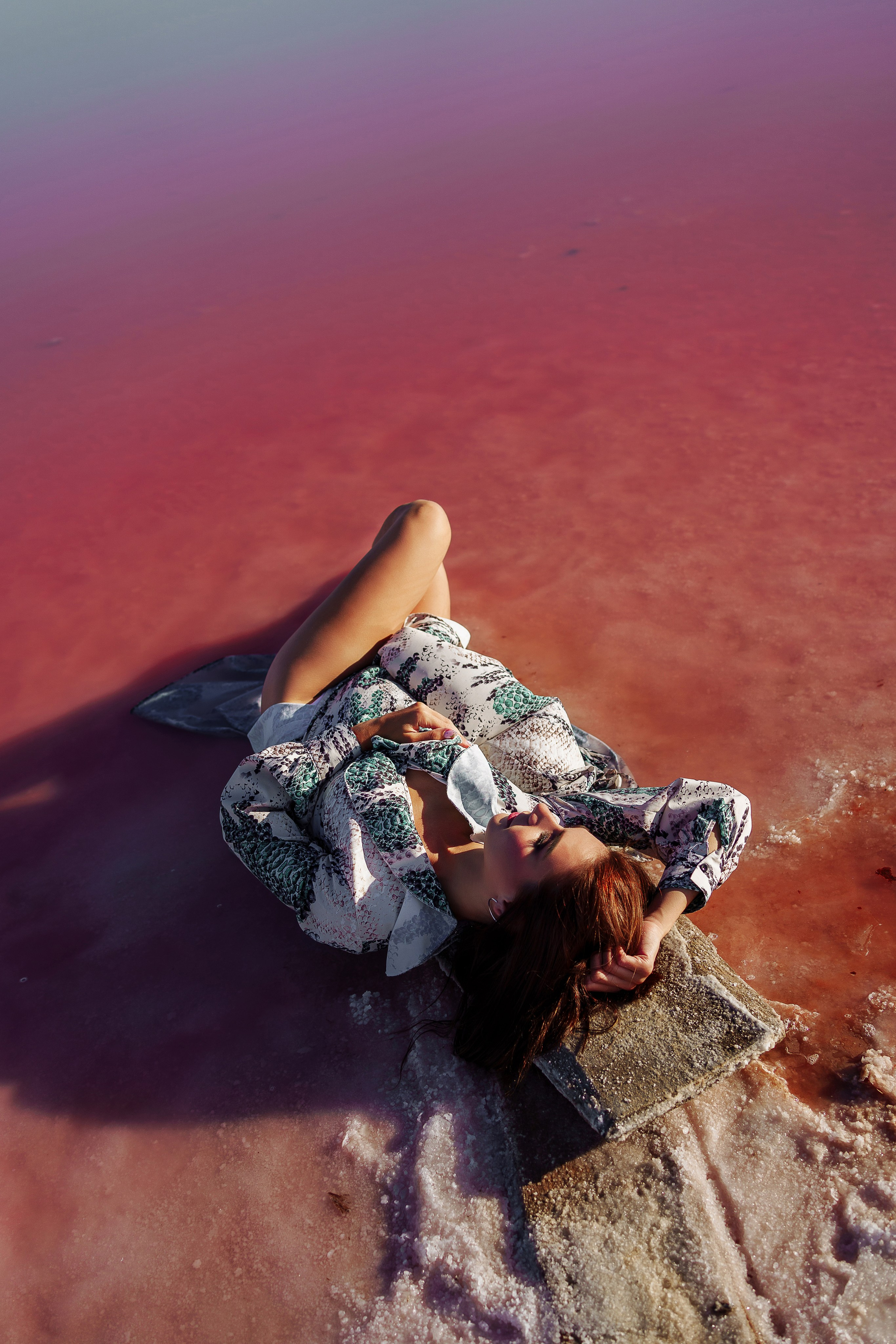 Фотосессия девушки на розовом озере. Фотосессия в Евпатории. Розовое озеро в Евпатории. Фотограф Зайцева Надежда в Крыму. Розовое озеро Сасык-Сиваш.