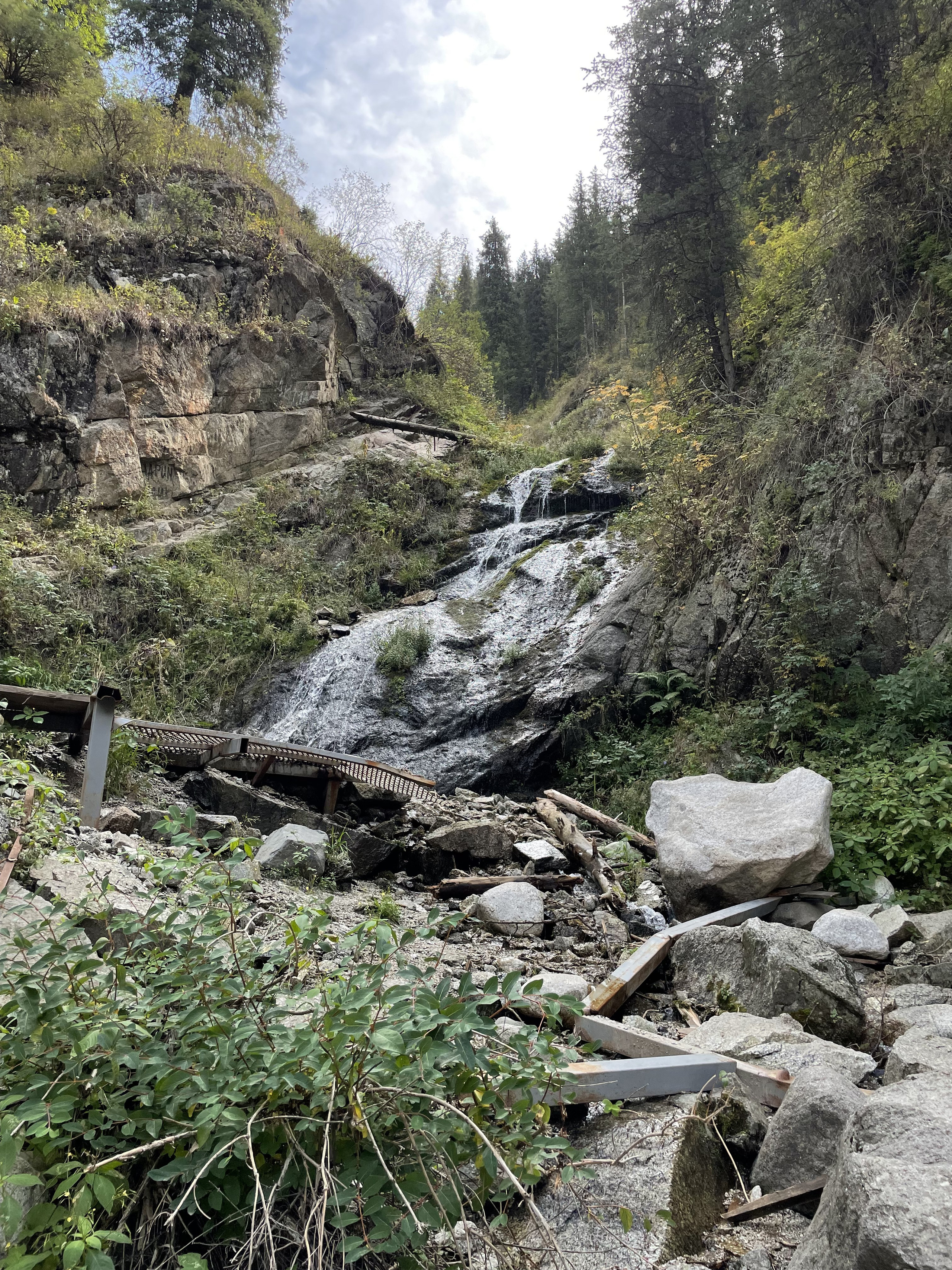 Экскурсия и тур на Большое Алматинское Озеро (БАО) и водопад Аюсай из Алматы
