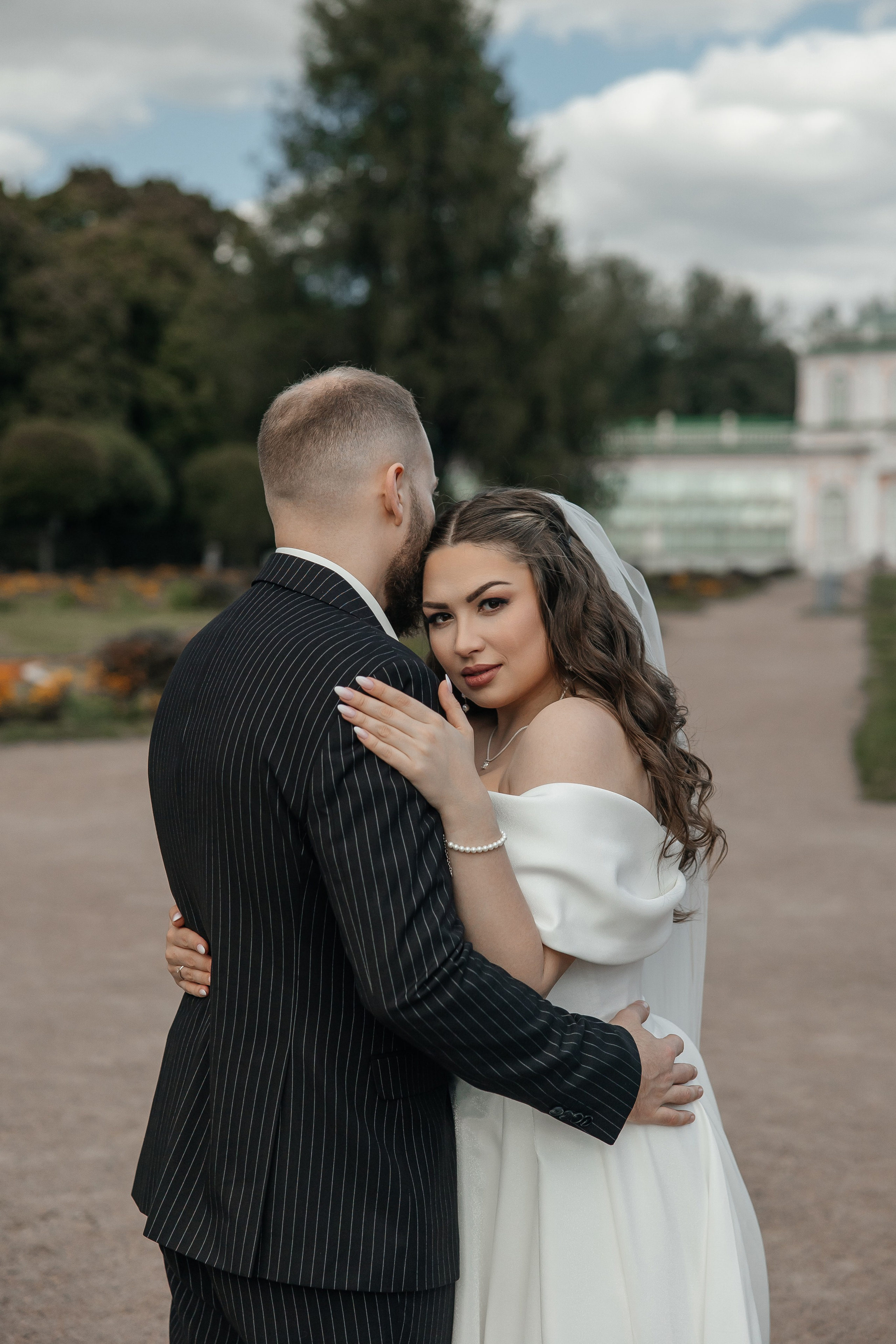 Свадебная фотосессия в Усадьбе Кусково. Свадебный фотограф в Москве Дарья Олендарёва