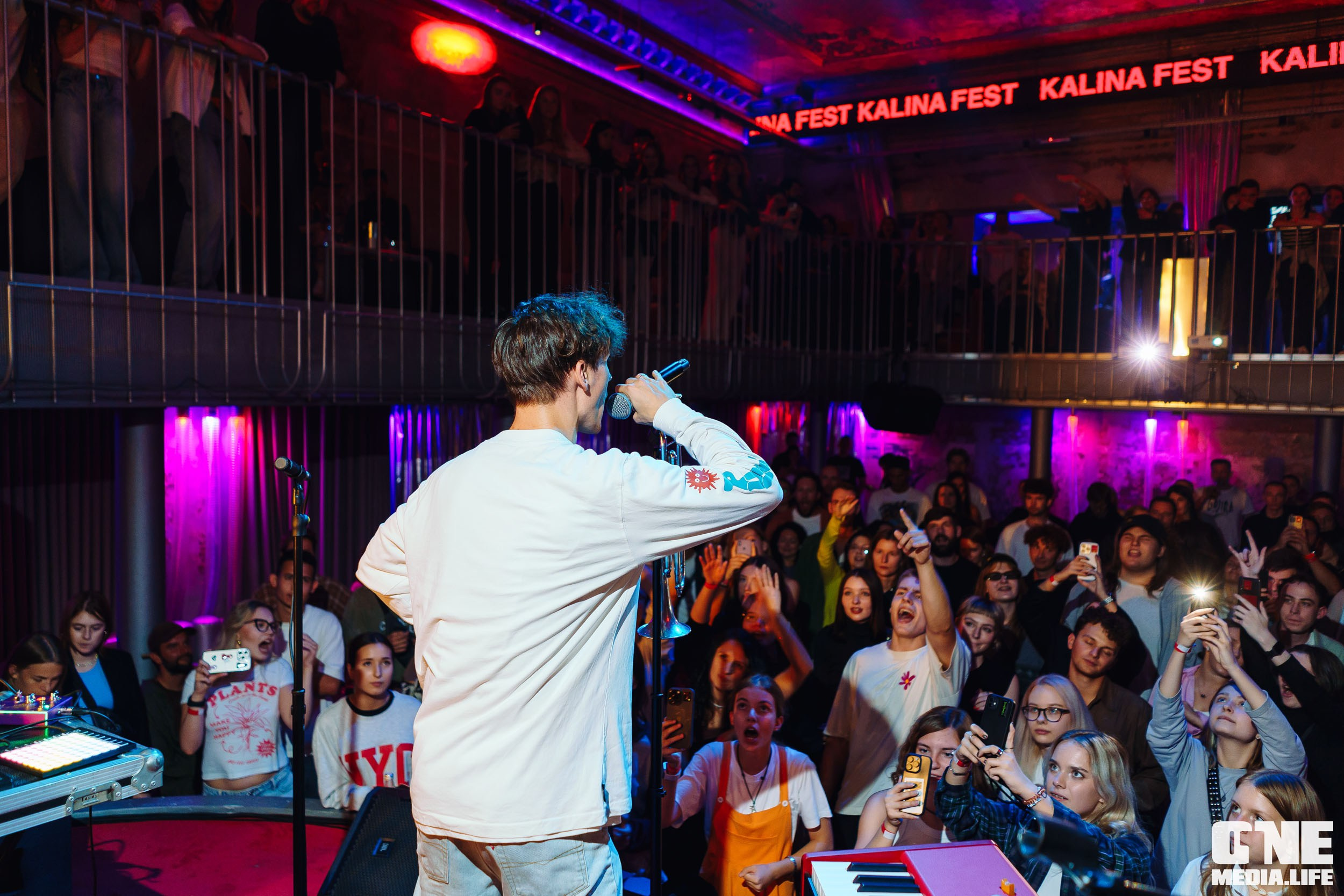 Фоторепортаж из клуба UNIVERSAL. One Media Life: фоторепортажи, фотоотчеты с мероприятий и заведений