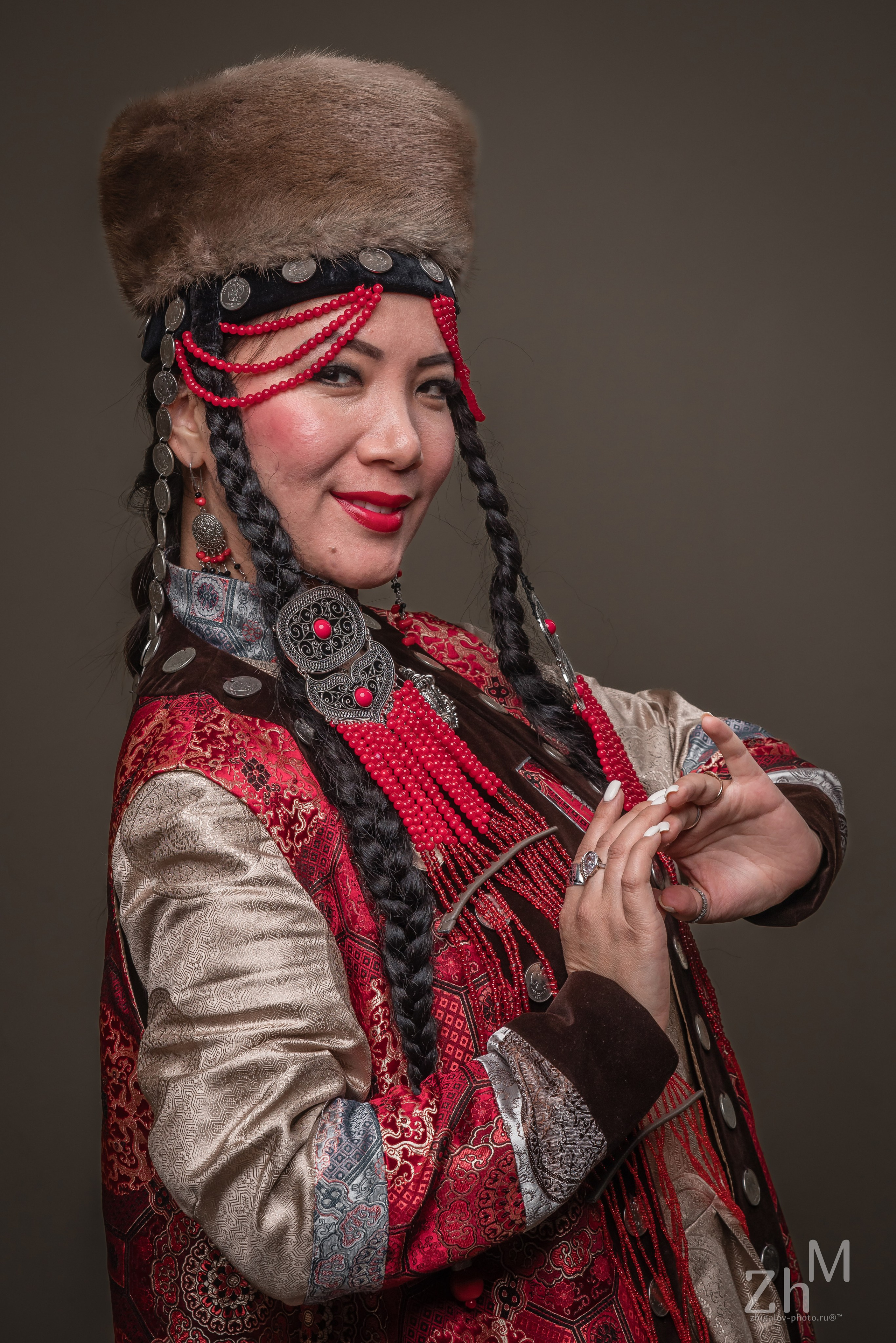 Съёмка в бурятских национальных костюмах. Семейный и свадебный фотограф в Иркутске Максим Жигалов