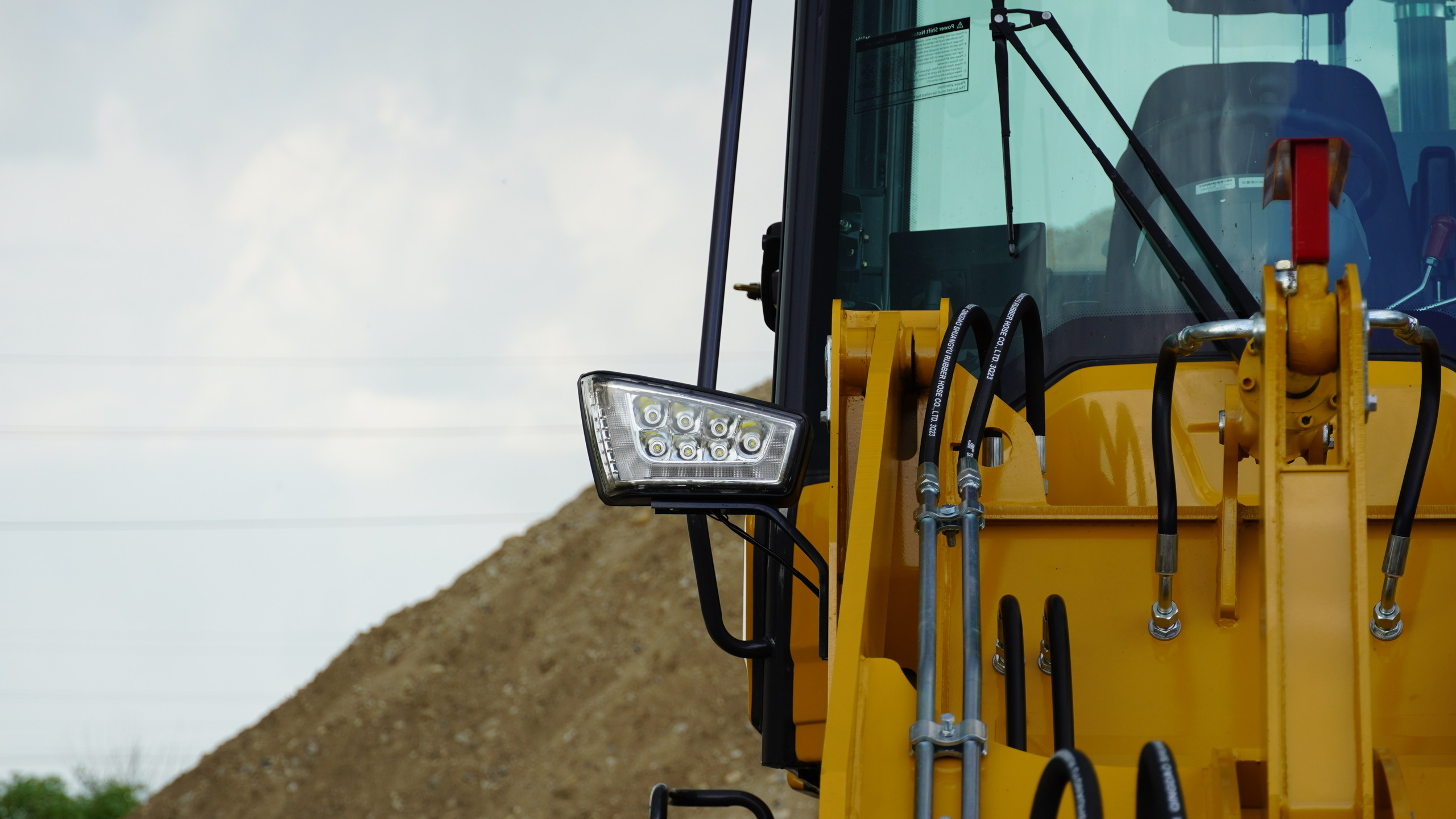 Фото фронт.погр. Beezone 916. Продажа и обслуживание грузовой техники и спецтехники в г. Новосибирск компания СТИ