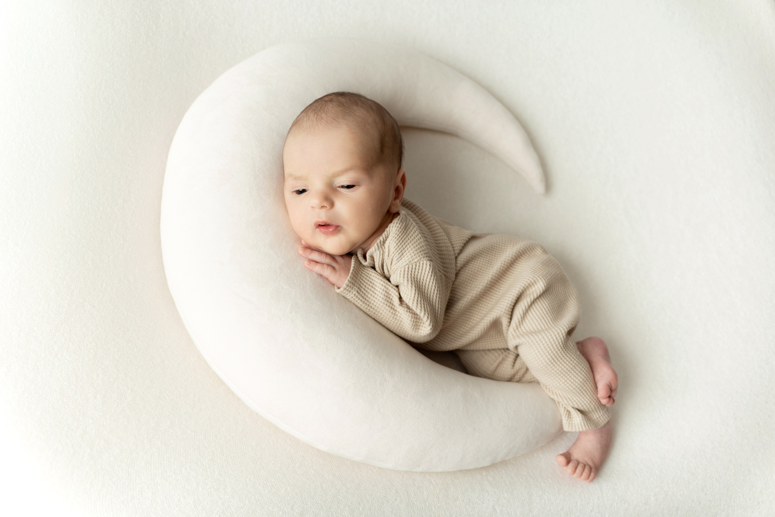 Малыш Ефим Ньюборн КРЕПЫШ. Фотограф новорожденных в Нижневартовске Лара Курдюкова