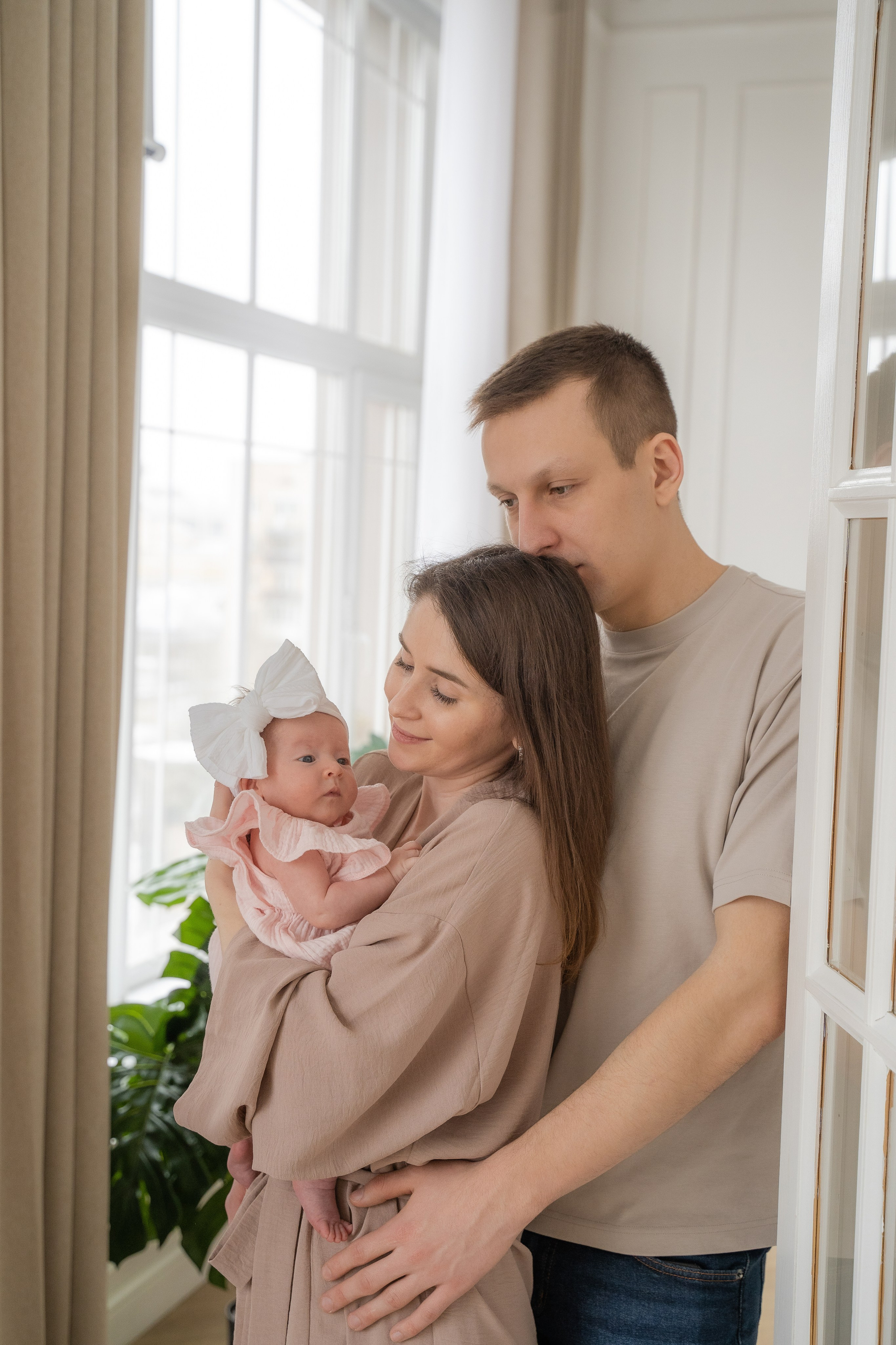 Лайфстайл фотосессия новорожденной в студии