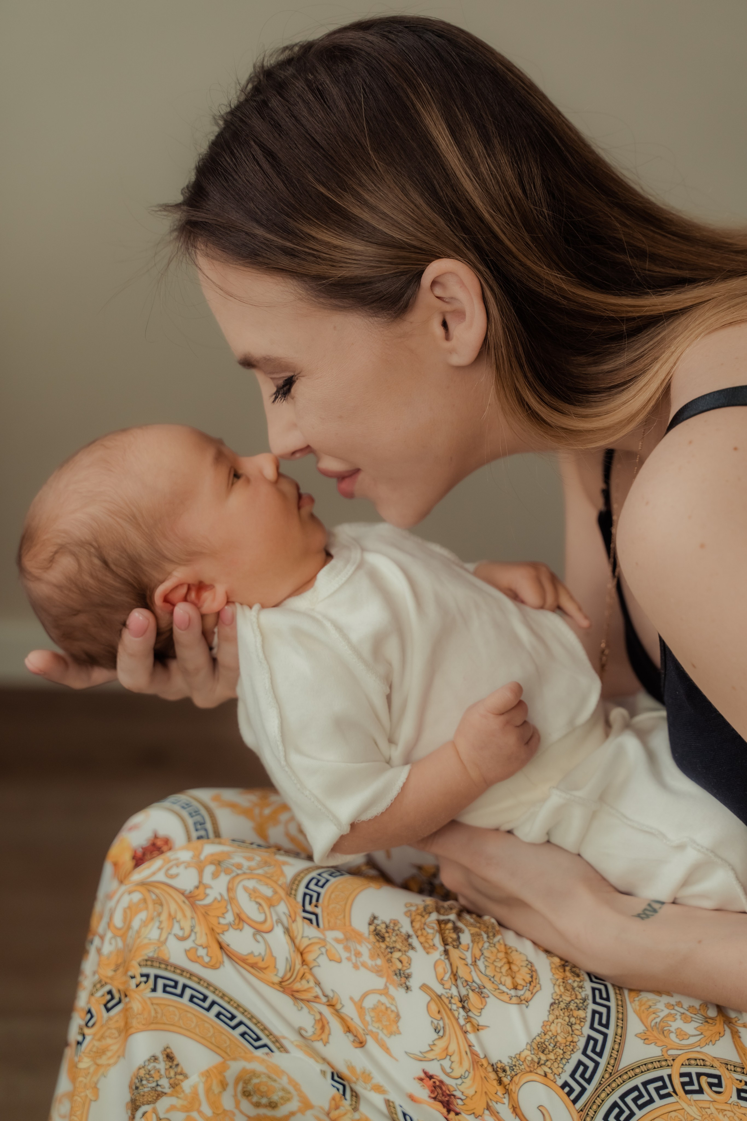 Фотосъемка новорожденного в минималистичном стиле