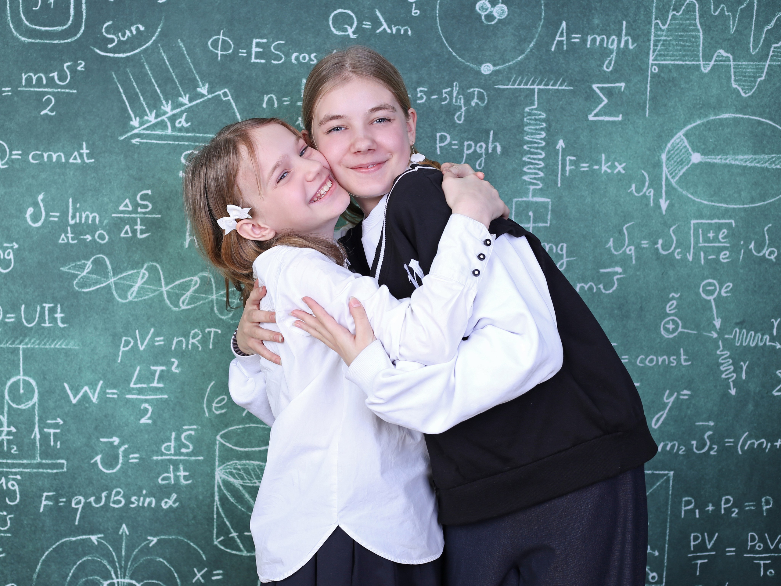 Команда фотостудии Fotobook. Выпускные альбомы в Тюмени для школ, садов, вузов спортивных секций