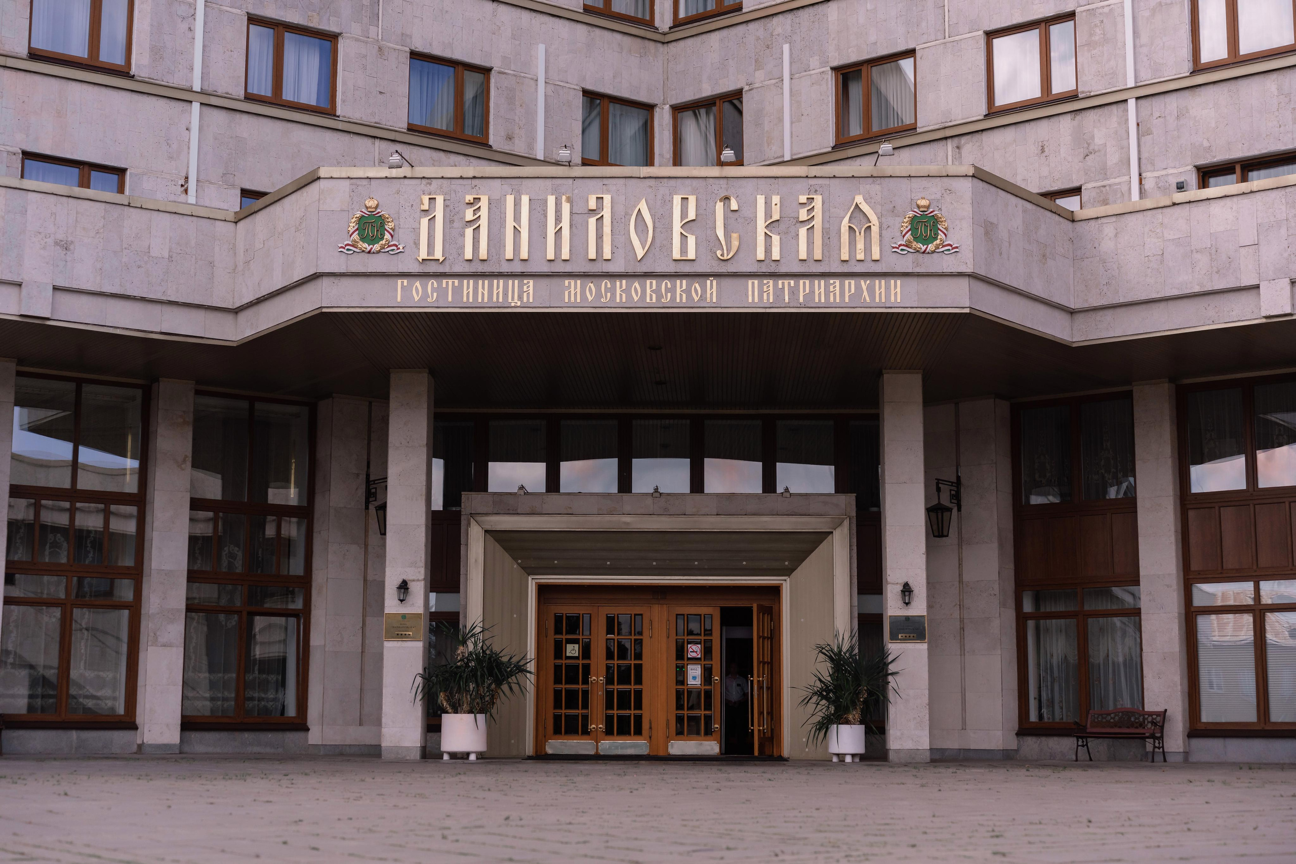 Свадебная фотосессия в Даниловском монастыре