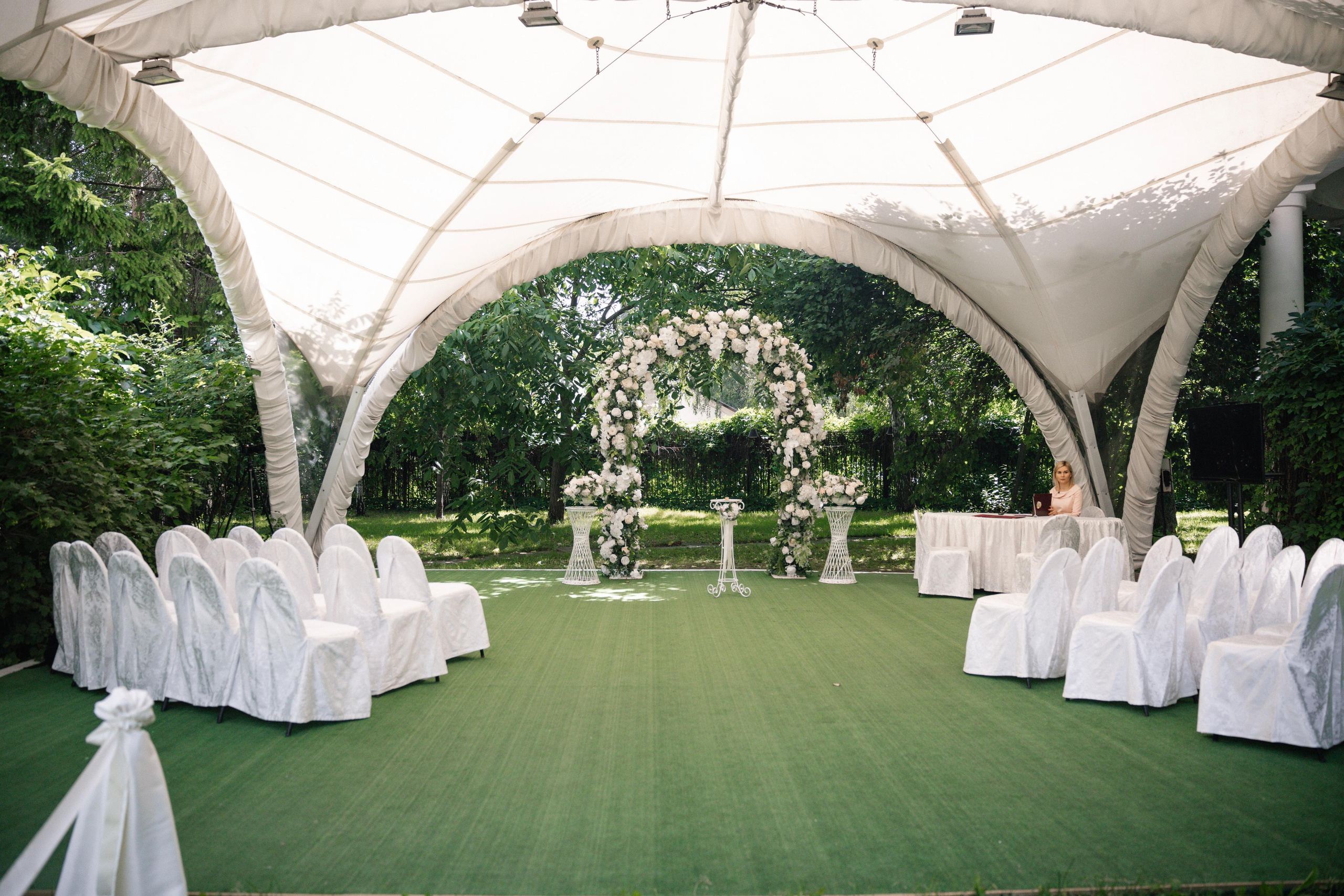 Свадебная фотосессия в Даниловском монастыре