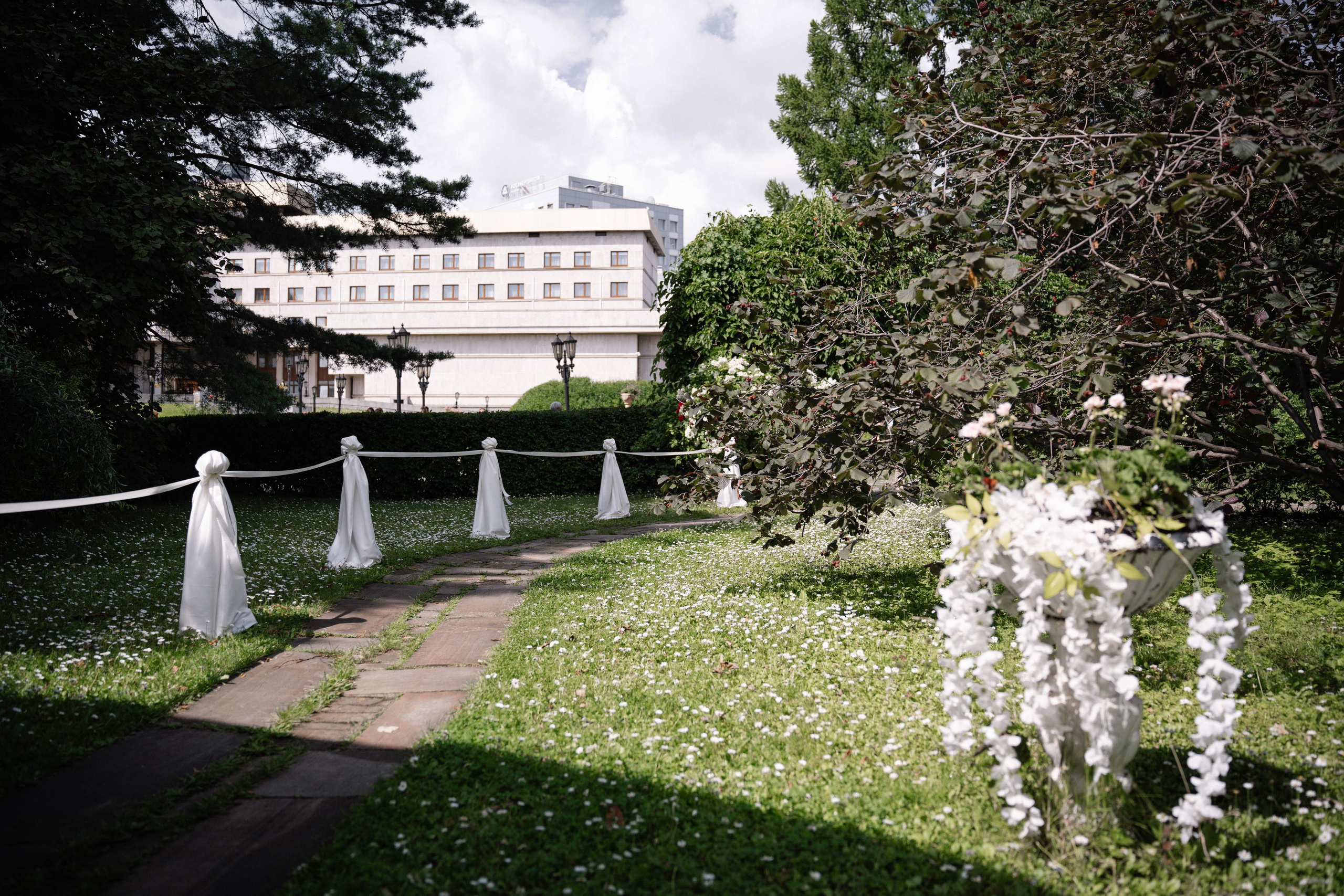 Свадебная фотосессия в Даниловском монастыре