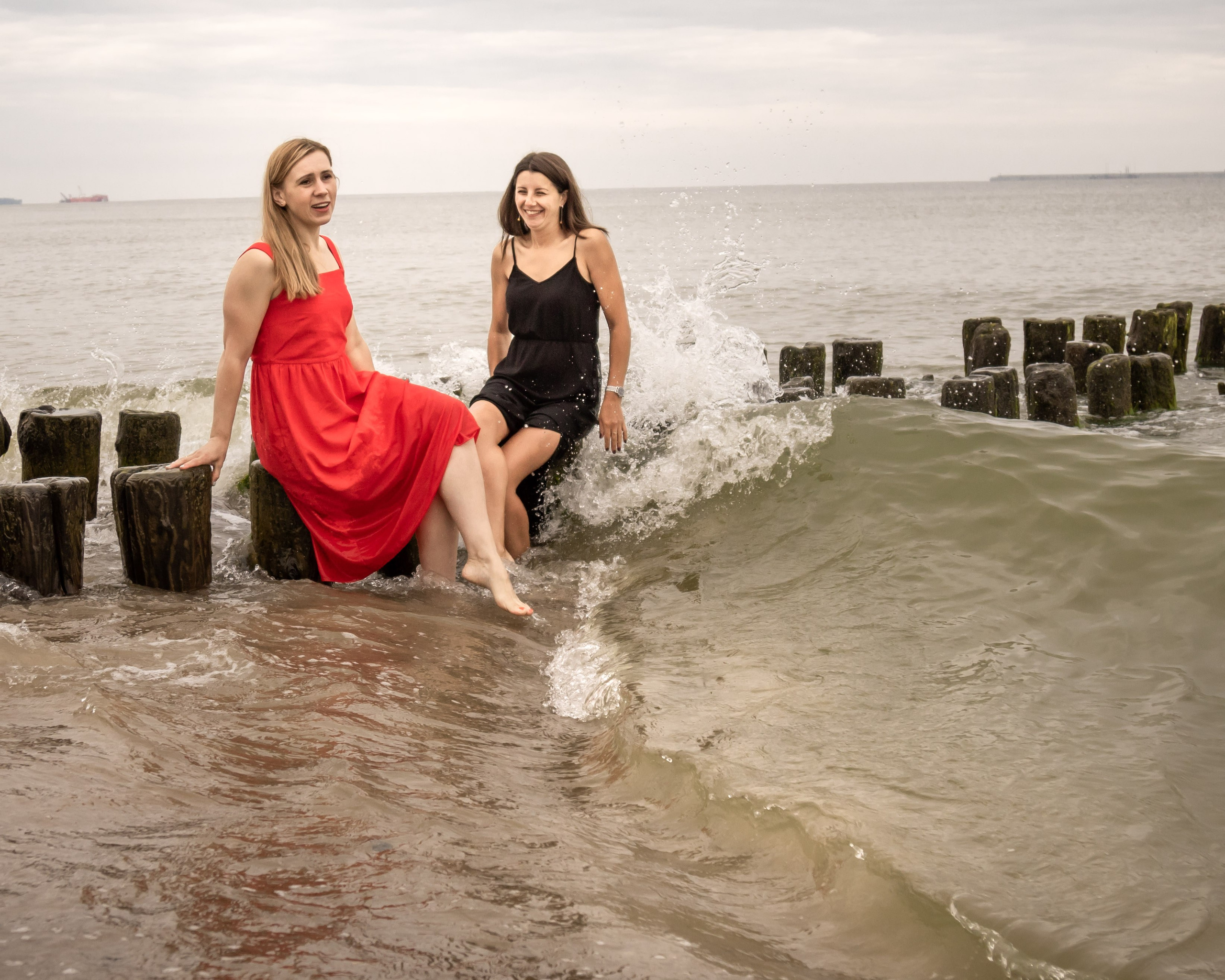 Подруги на море. Фотограф Зеленоградск Лиана Сопина