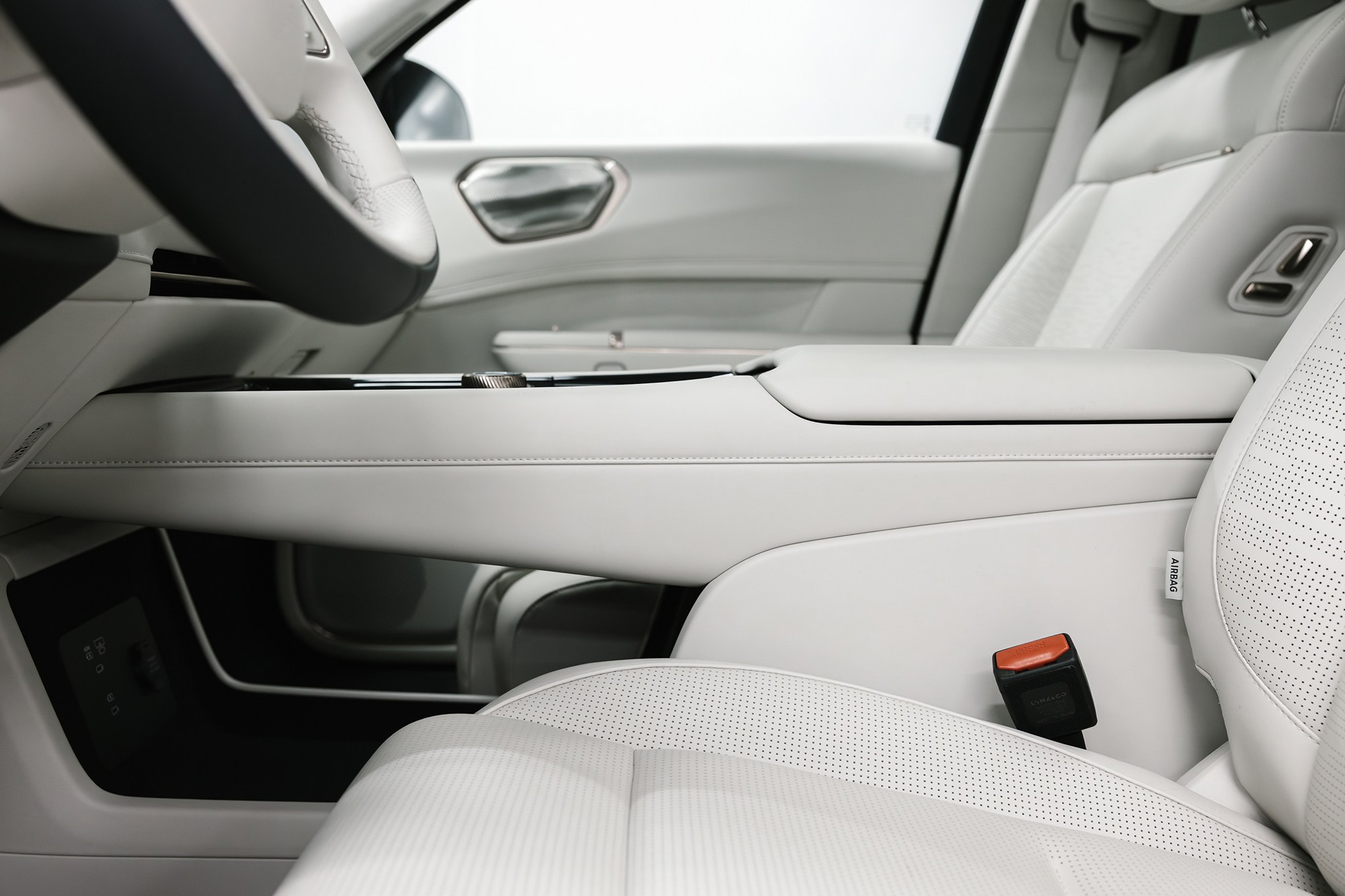 Lynk & Co 900 Ultra 2,0hyb 4WD AT (734 л. с.), 2025 г, 2,0 л бензин. Автосалон «Х-Авто»