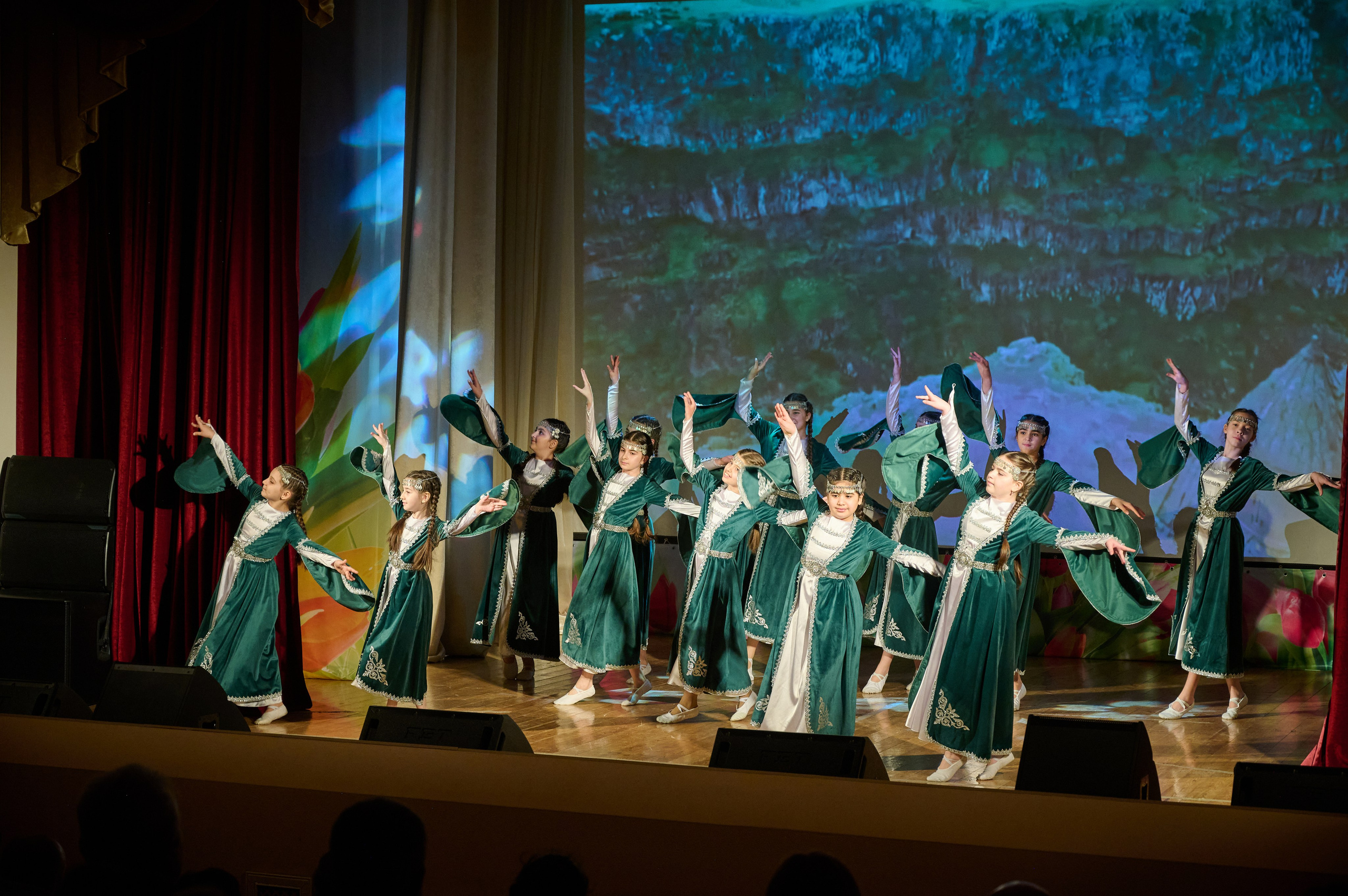 8 марта ДК Кабардинка. Жизнь курорта Кабардинка в фотографиях