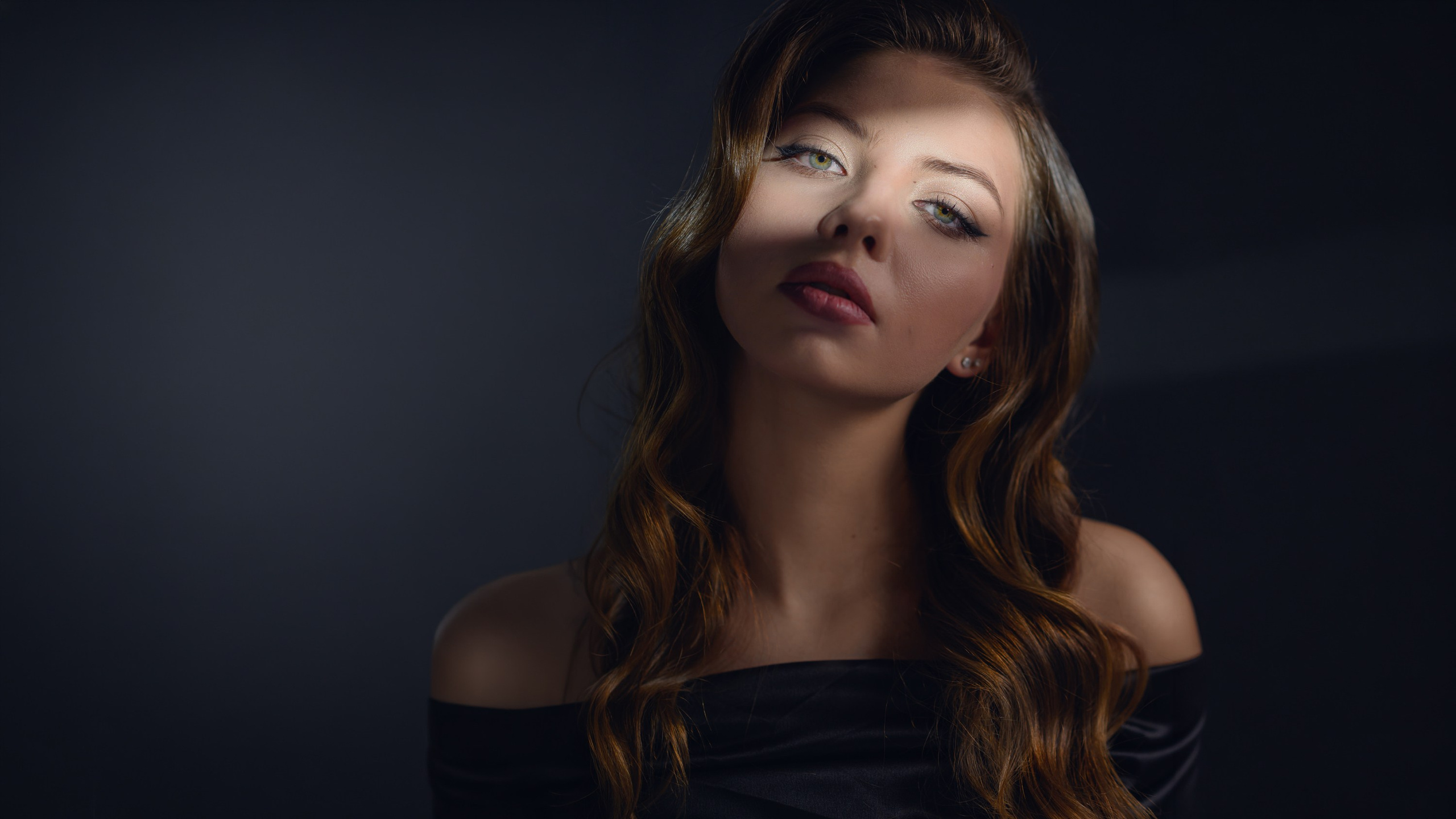 Как снимать фотосессию с проектором в студии