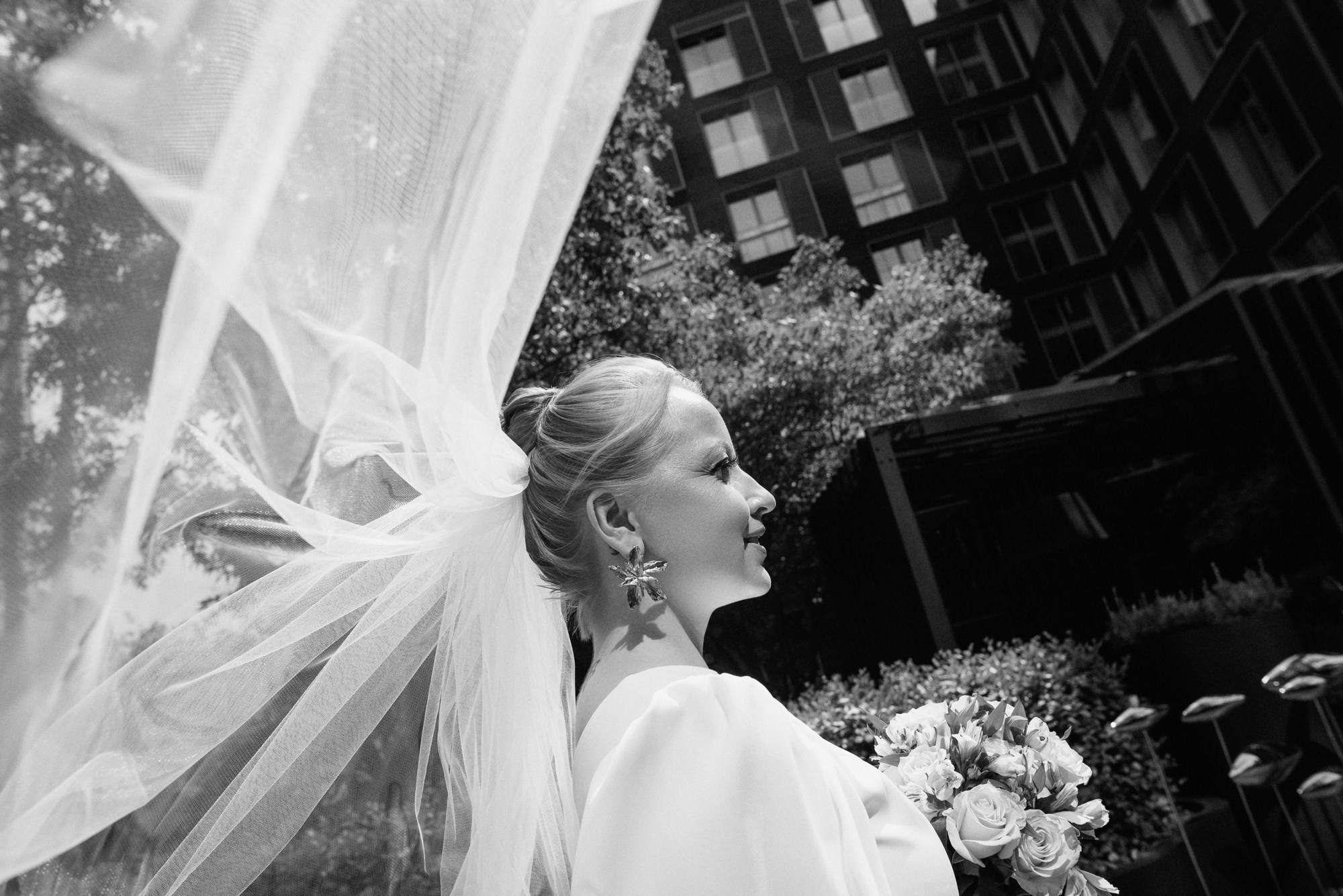 Свадебный фотограф в Тюмени — Фотосессия Павла и Марии на Набережной. Портретный фотограф Тюмень Дарья Мустафина