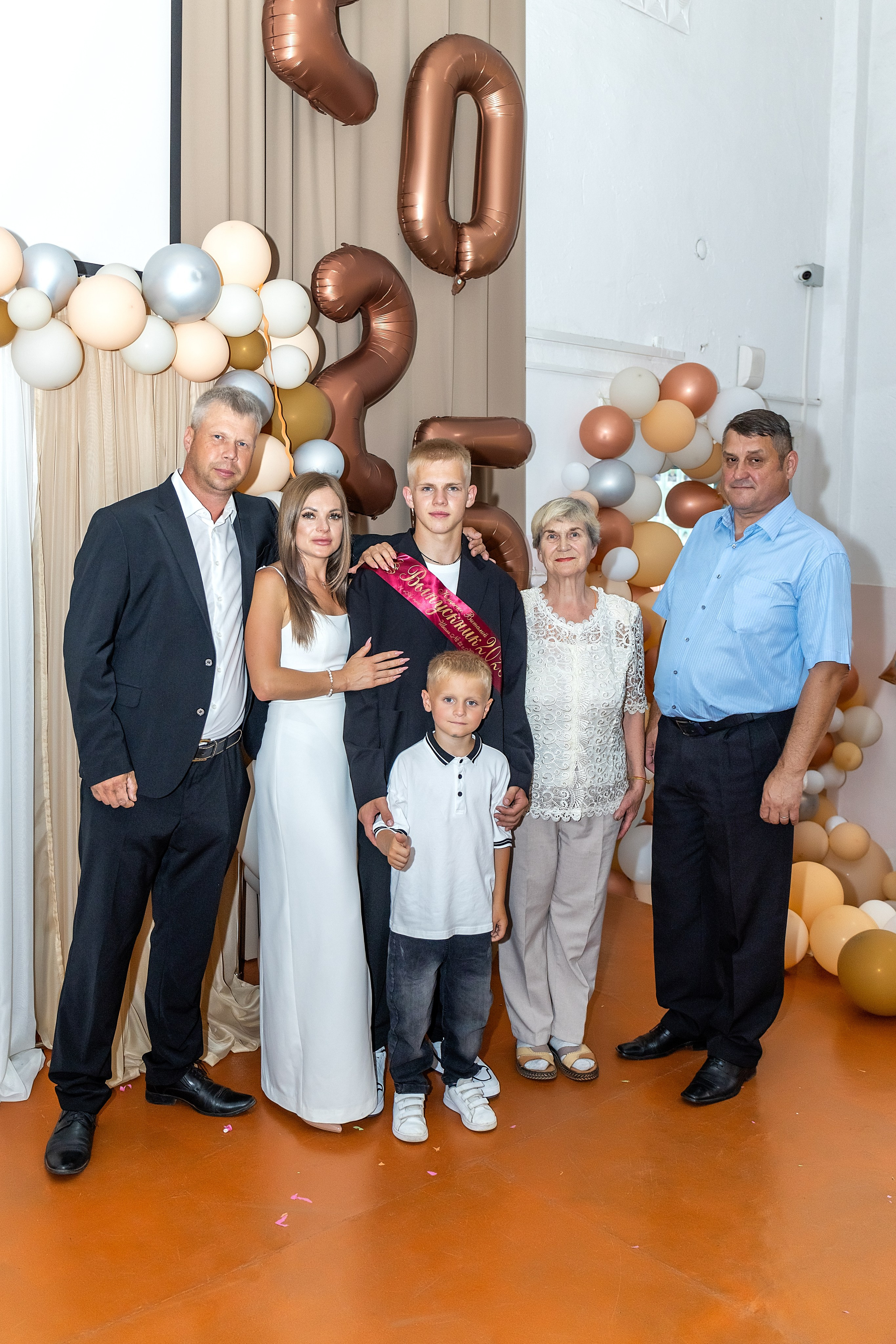 Выпускной. Школа 22, 11 класс. Стильный выпускной альбом Владивосток фотограф Вероника Мигачева