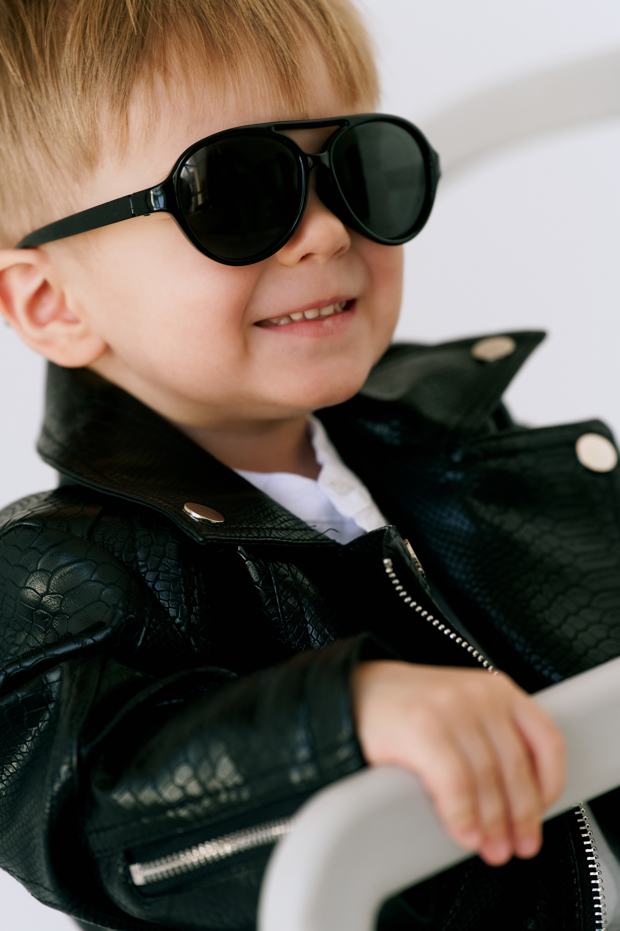 Модель для предметной съемки мальчик Радэль Казань| Sale Easy