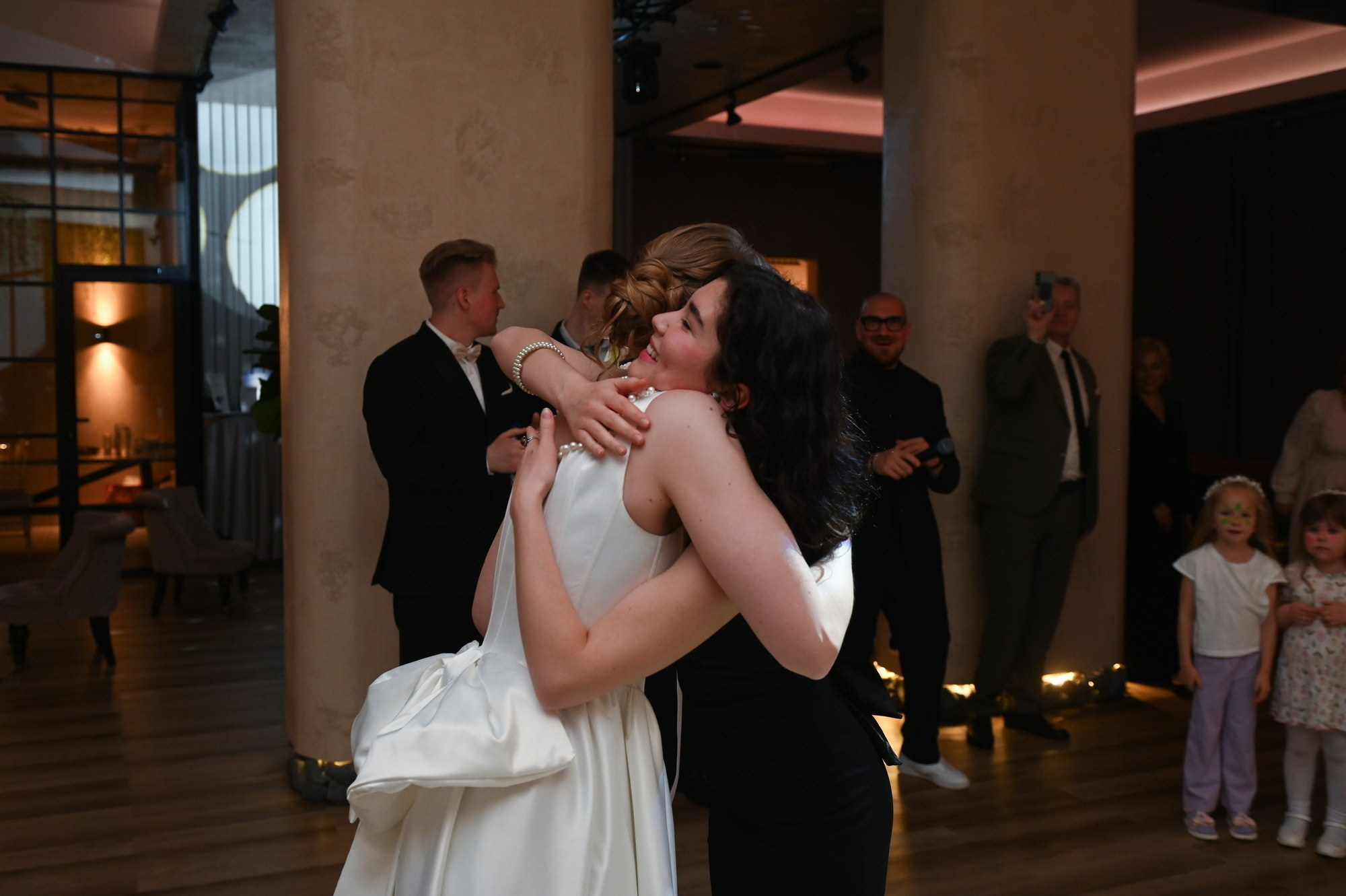 Фотожурналист на свадьбе: когда кадры становятся историей. Документальный фотограф Сергей Вдовин