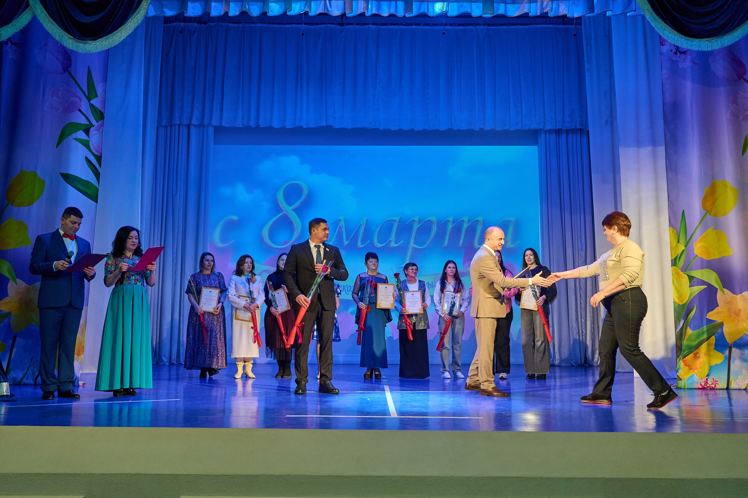 8 марта Марьина роща. Жизнь курорта Кабардинка в фотографиях