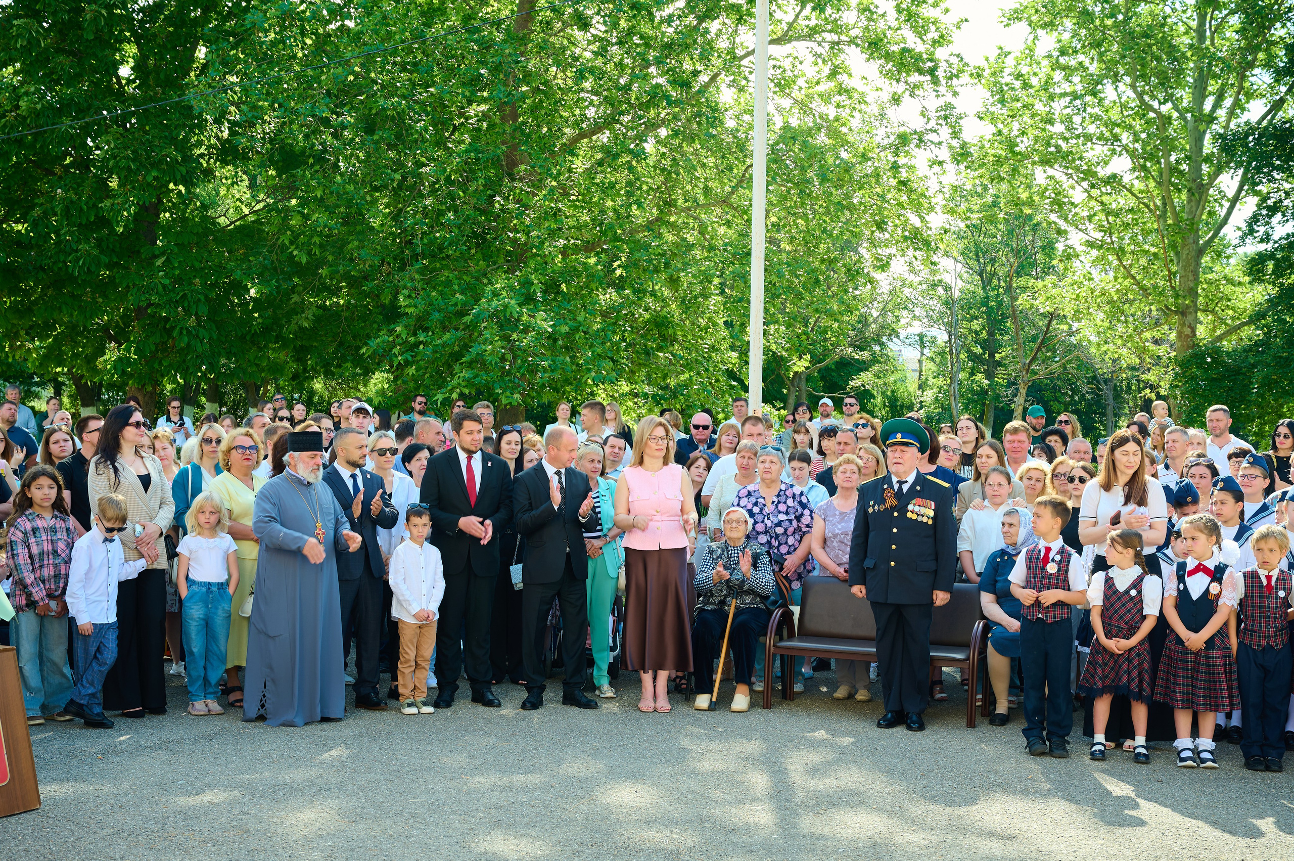 Последний звонок 2025. Жизнь курорта Кабардинка в фотографиях