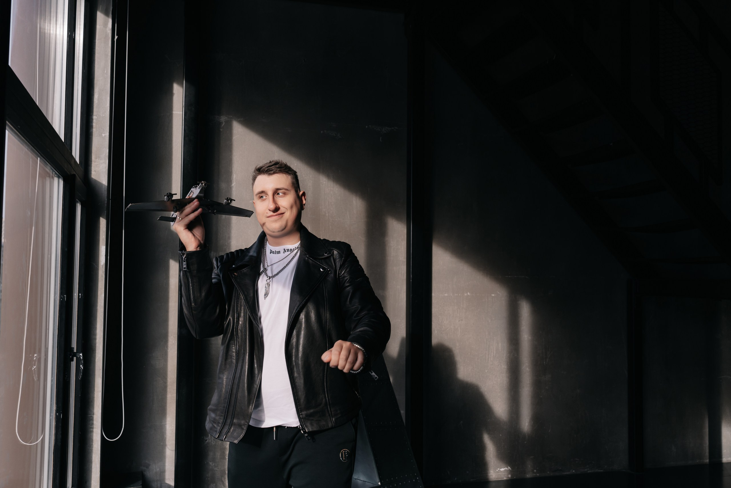 Love Story для молодоженов в фотостудии Cross Studio