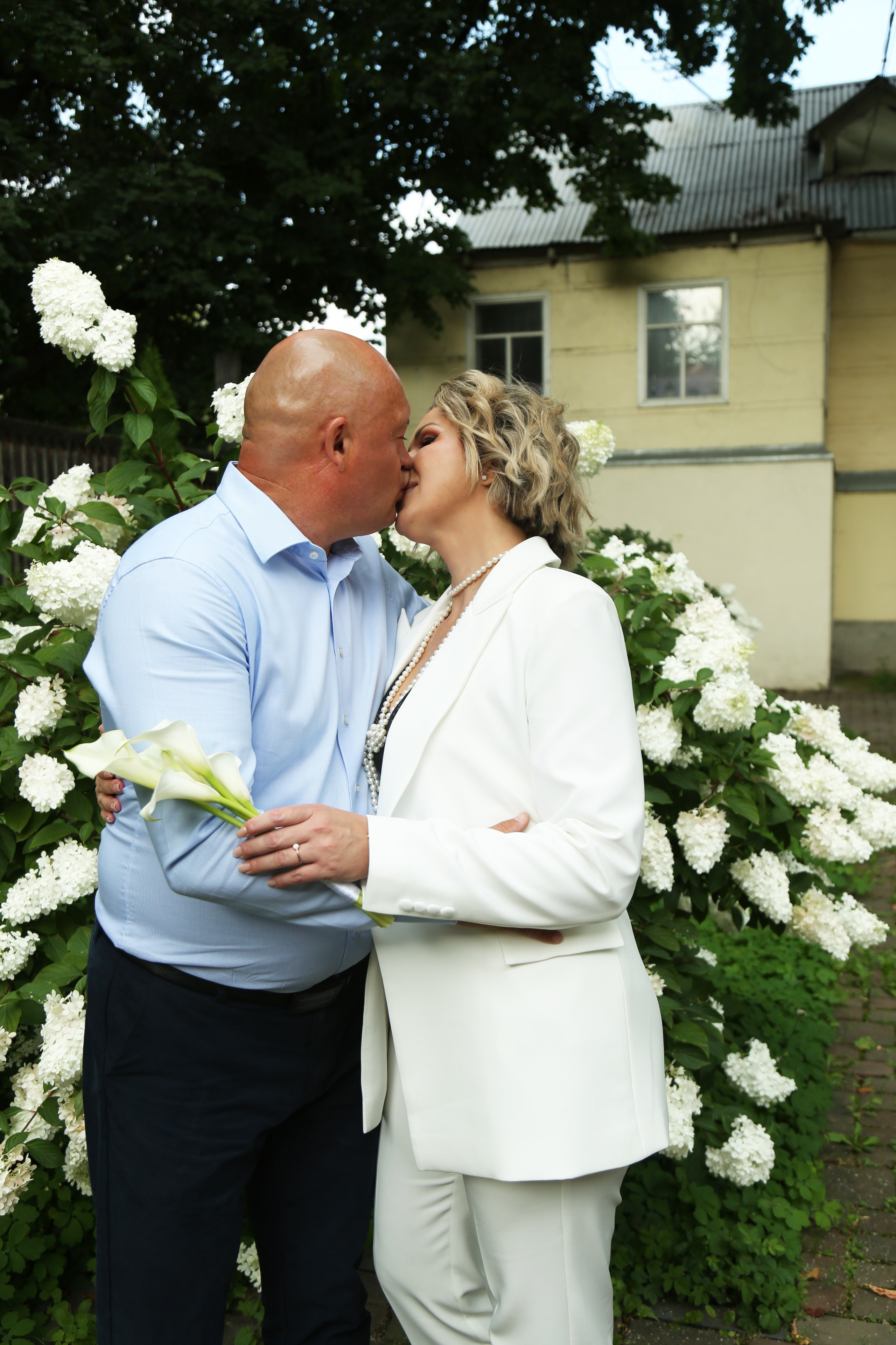 ЗАГСе Храма Матроны Московской свадебная фотосессия. Фотосессия в студии в Москве от профессионального фотографа услуги по доступным ценам