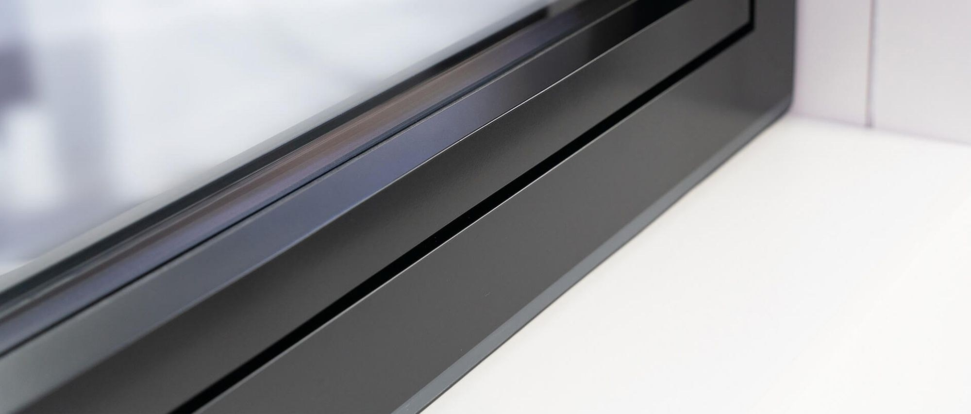 Окно из профильной группы Rescara, алюминий.