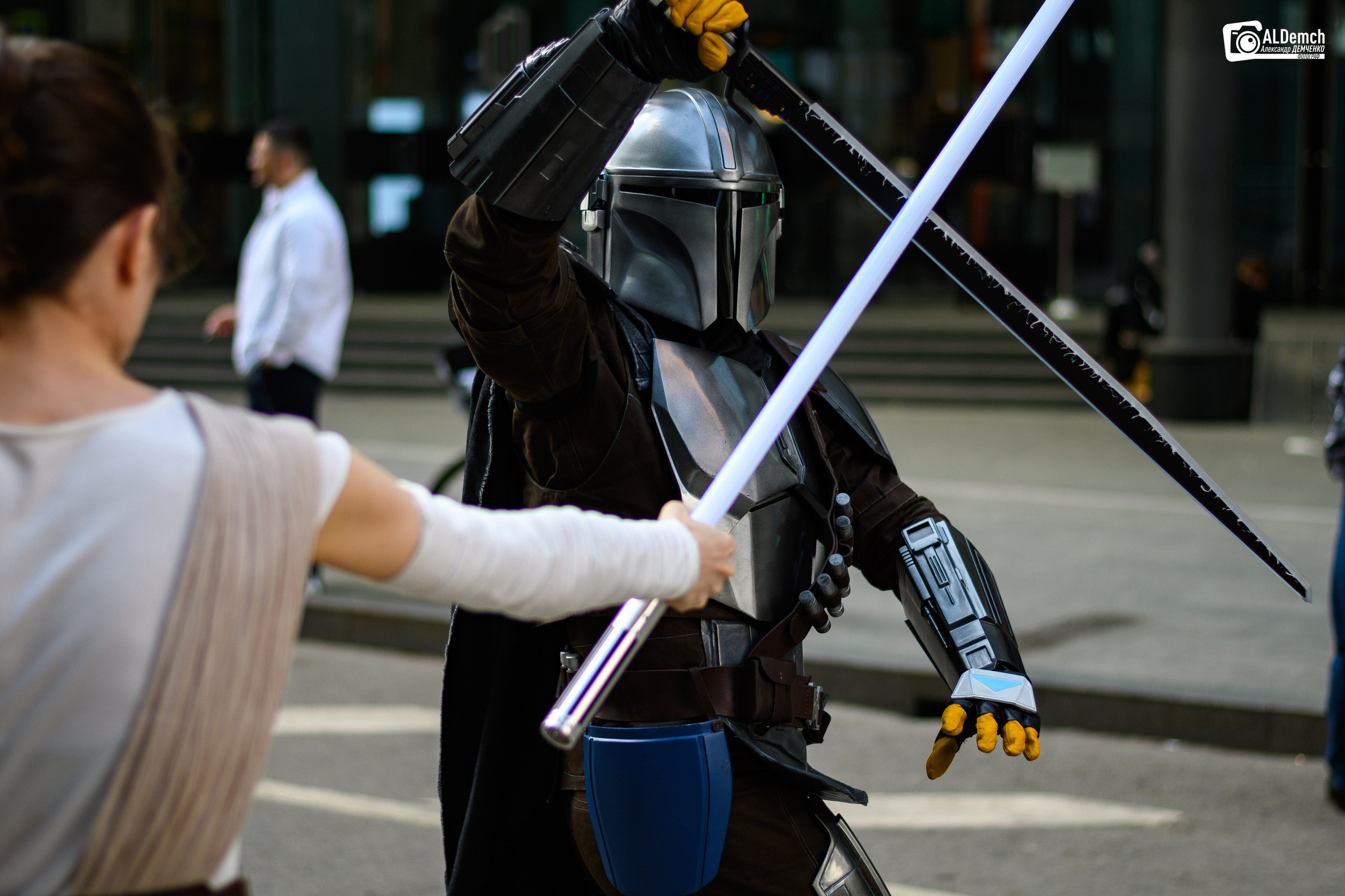 Рей против Мандалорца по звёздным войнам косплей фотосессия