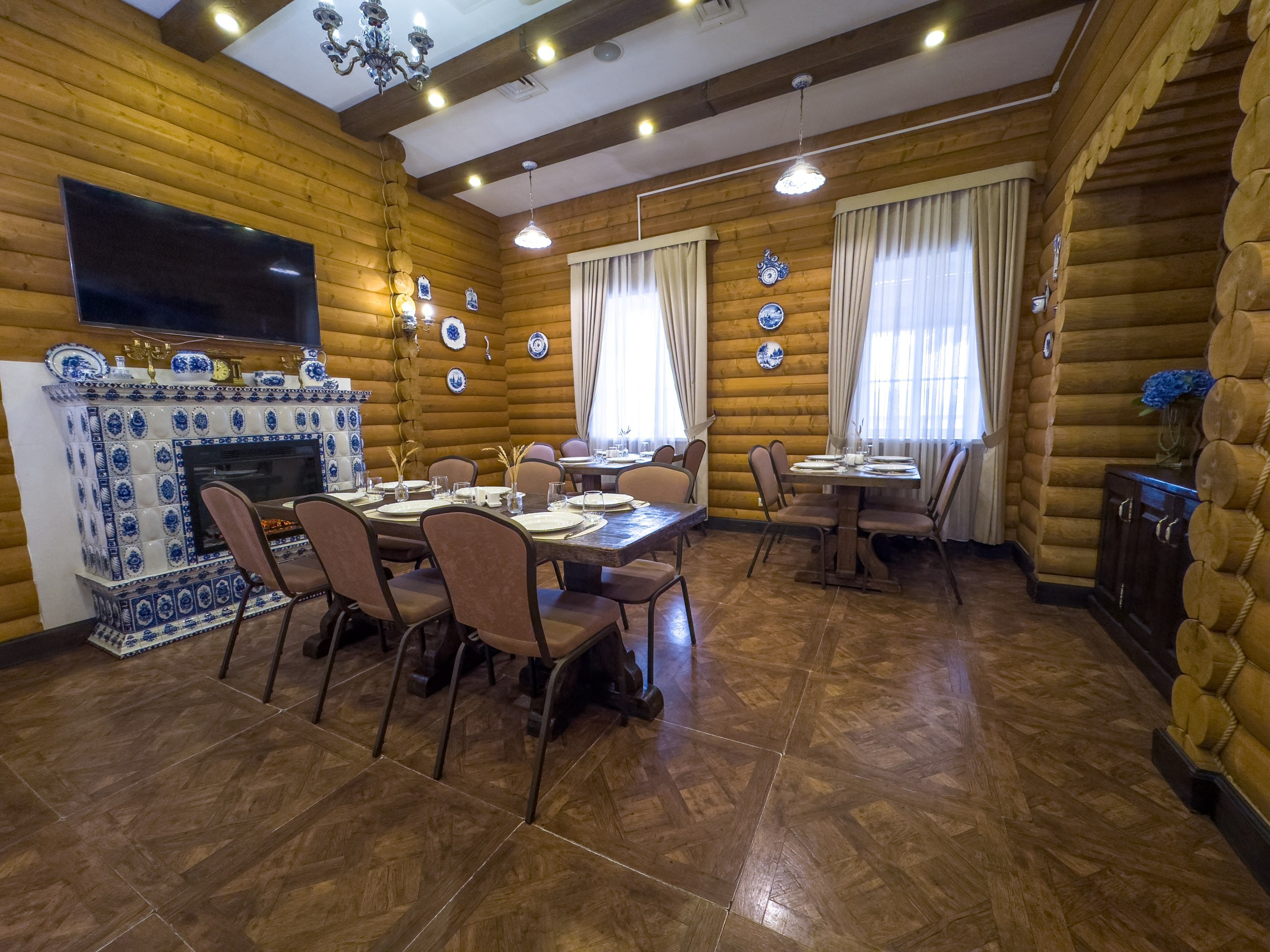 Банкетный зал «Гжель», ресторана «Дача ". Фотограф в Оренбурге. Профессиональный фотограф