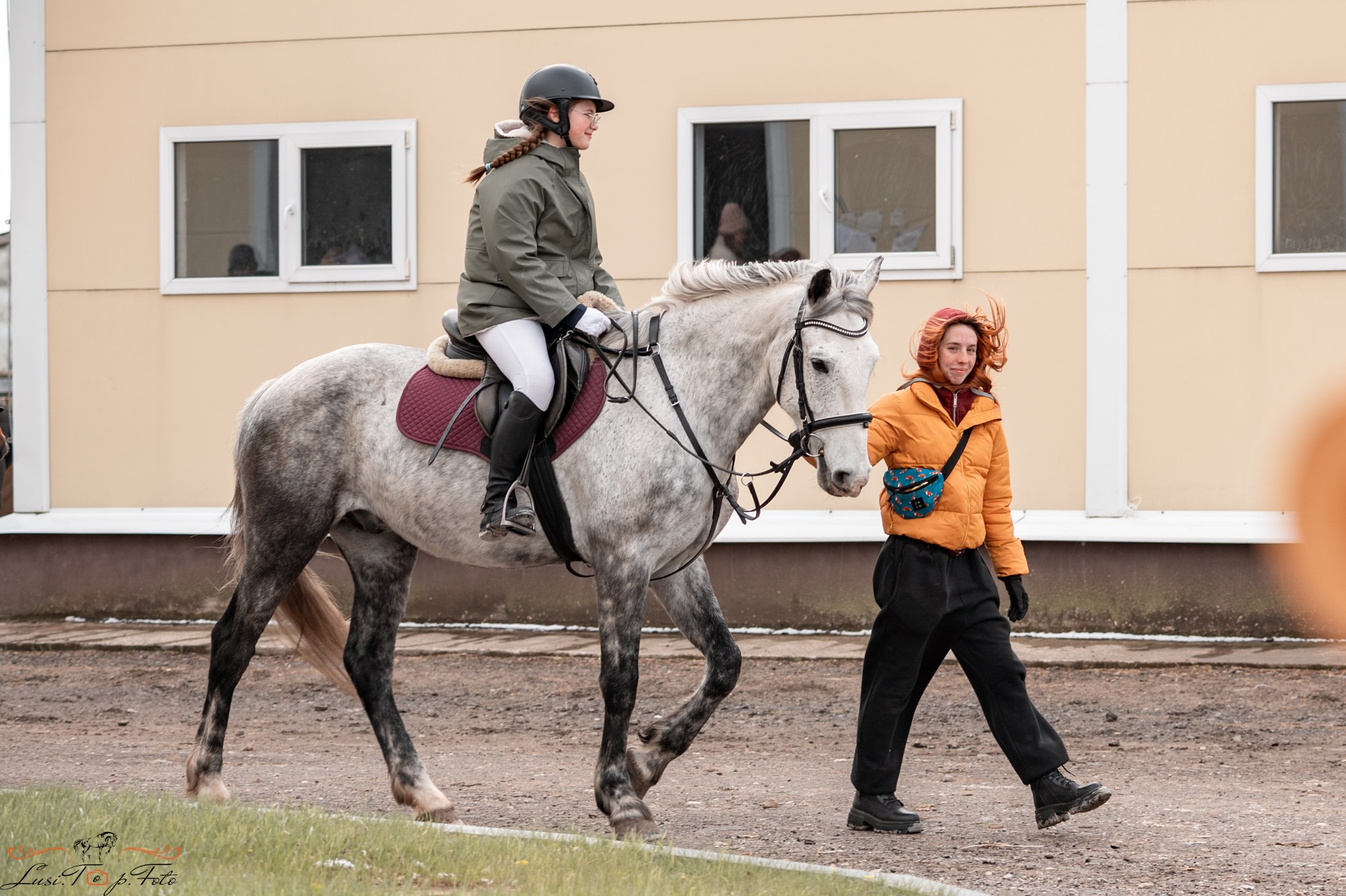Кубок Победы конного Клуба EQUIPARK по конкуру. Конный и фотограф с животными в Твери Топталова Люся