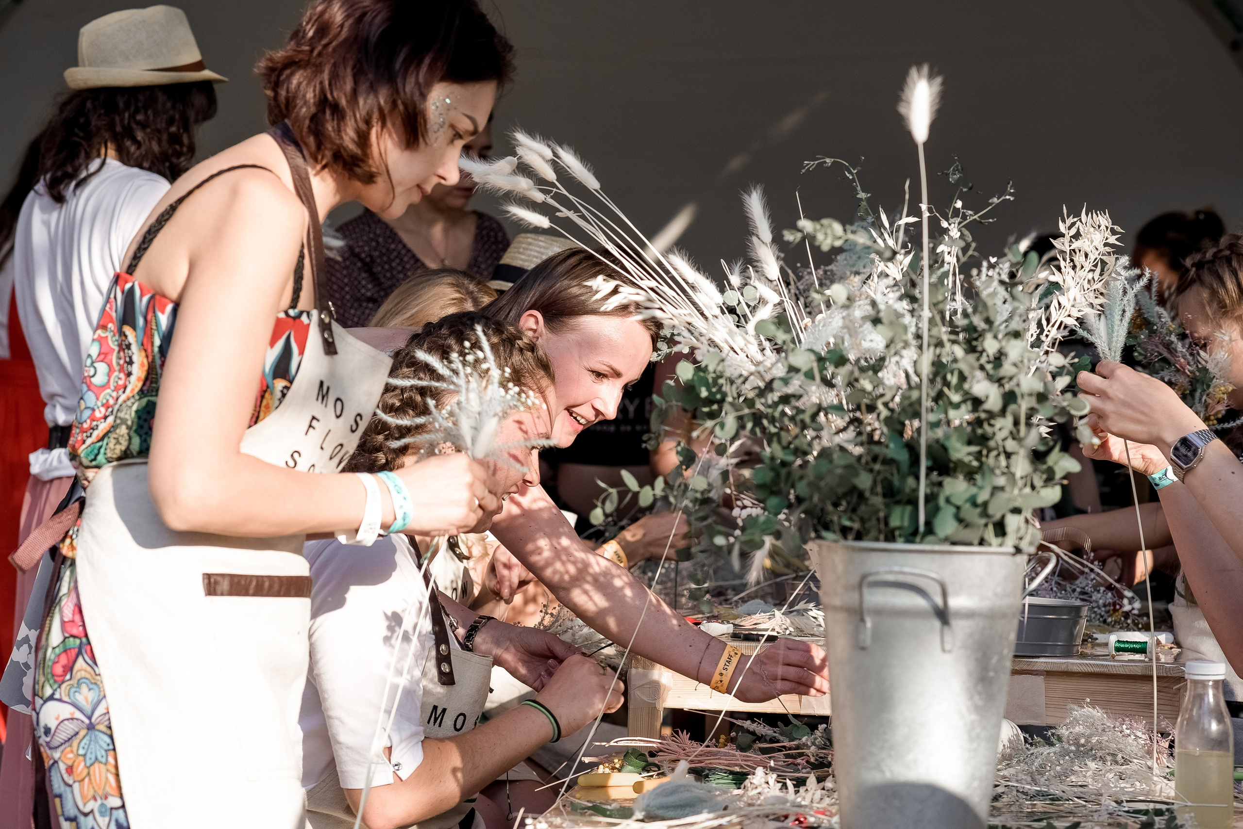 Фотосъёмка для женского журнала: девичник и флористы