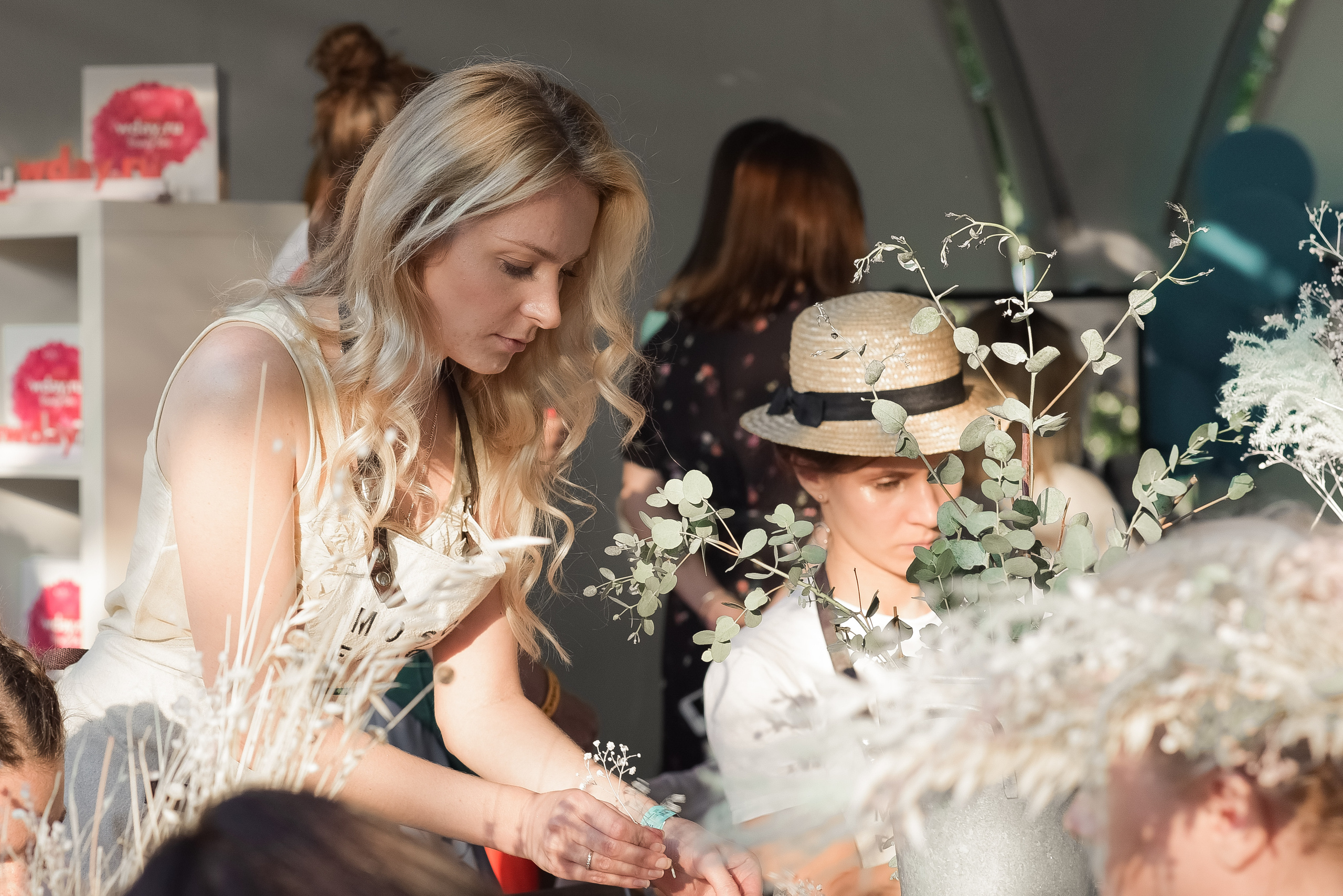 Фотосъёмка для женского журнала: девичник и флористы