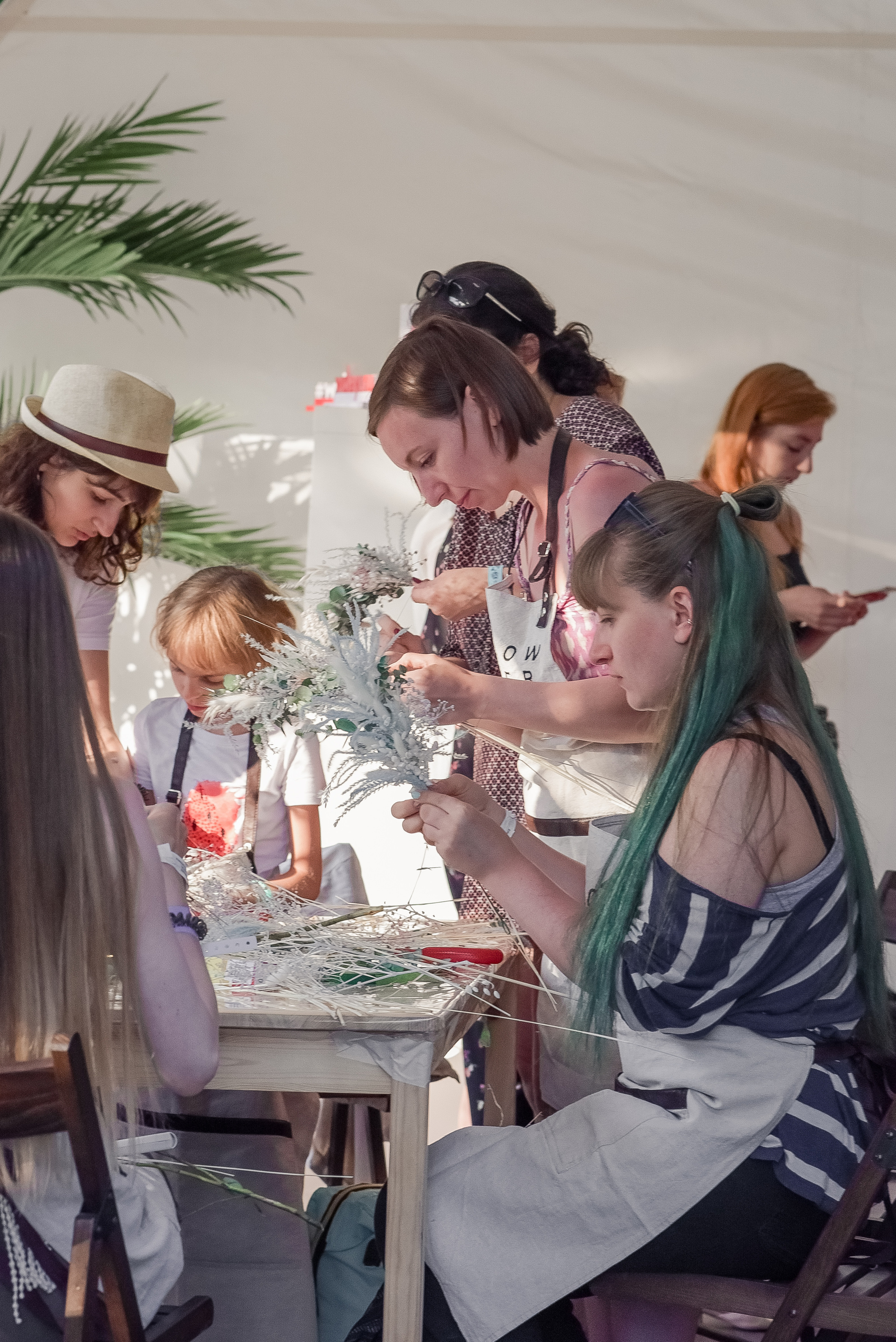 Фотосъёмка для женского журнала: девичник и флористы