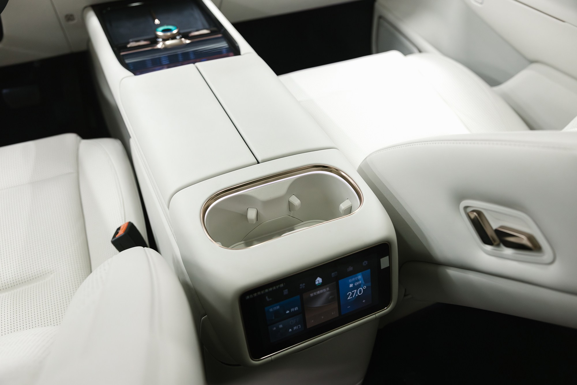 Lynk & Co 900 Ultra 2,0hyb 4WD AT (734 л. с.), 2025 г, 2,0 л бензин. Автосалон «Х-Авто»