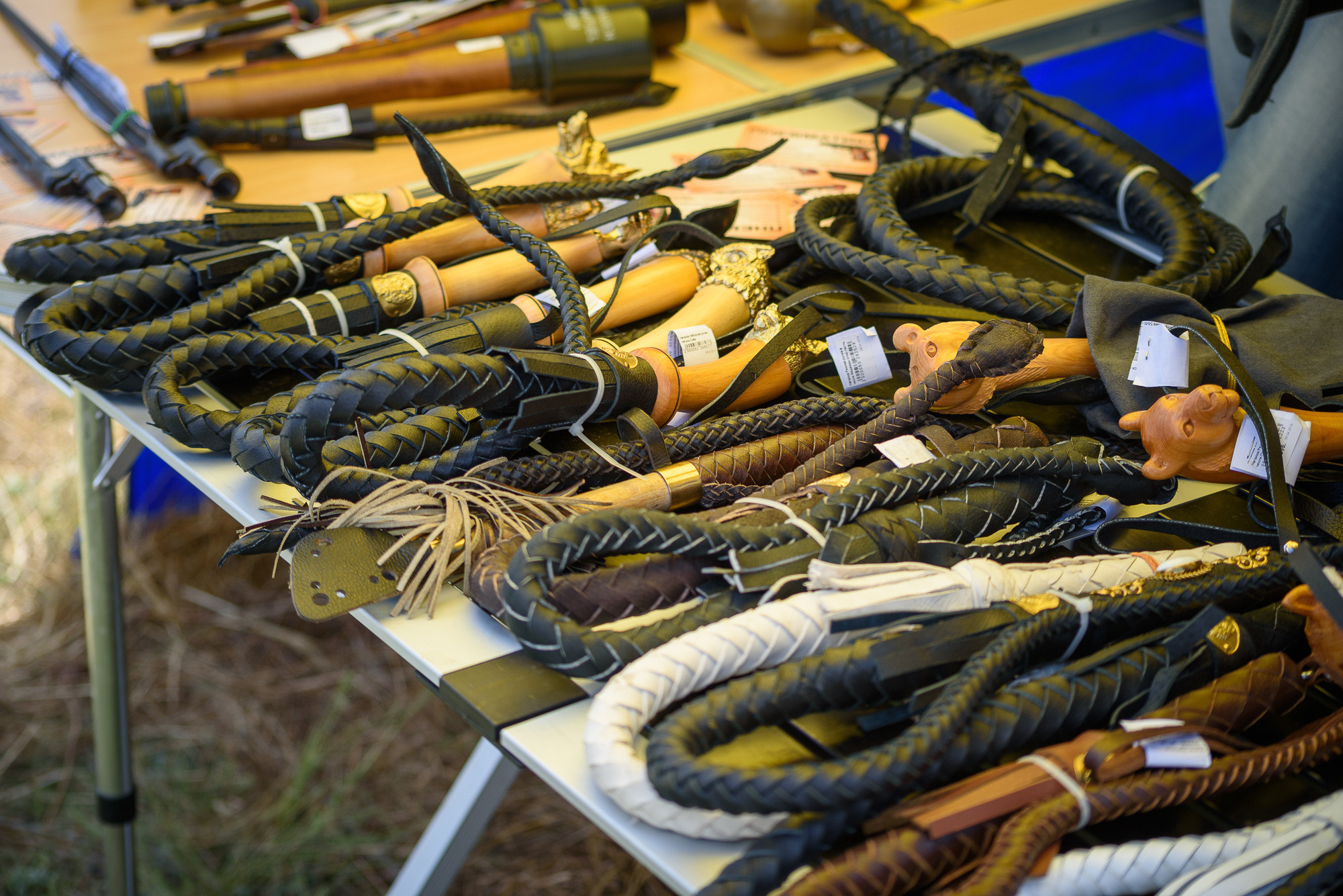 Плётки лежат на столе