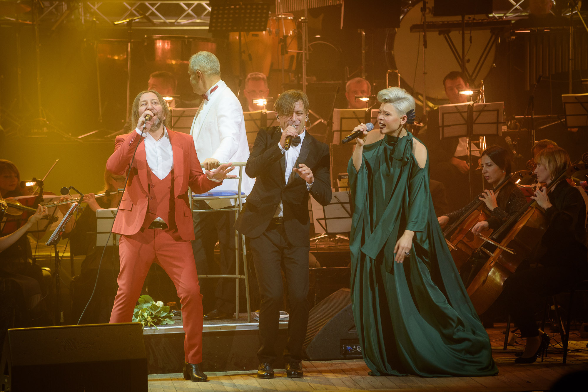 Би-2 и Тина Кузнецова исполняют совместную песню